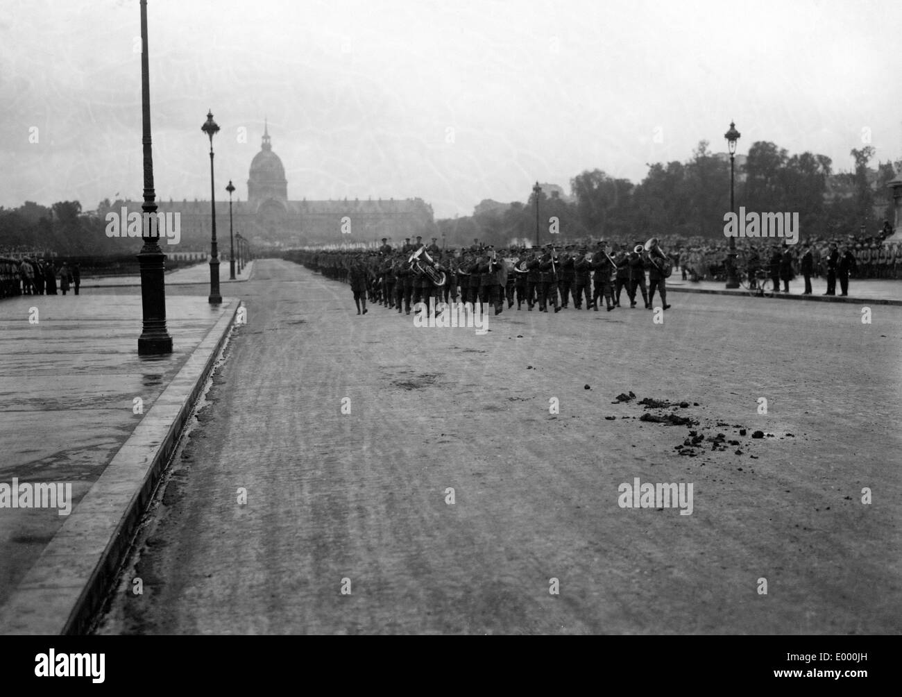 Inglese reggimento di fanteria a Parigi, 1916 Foto Stock