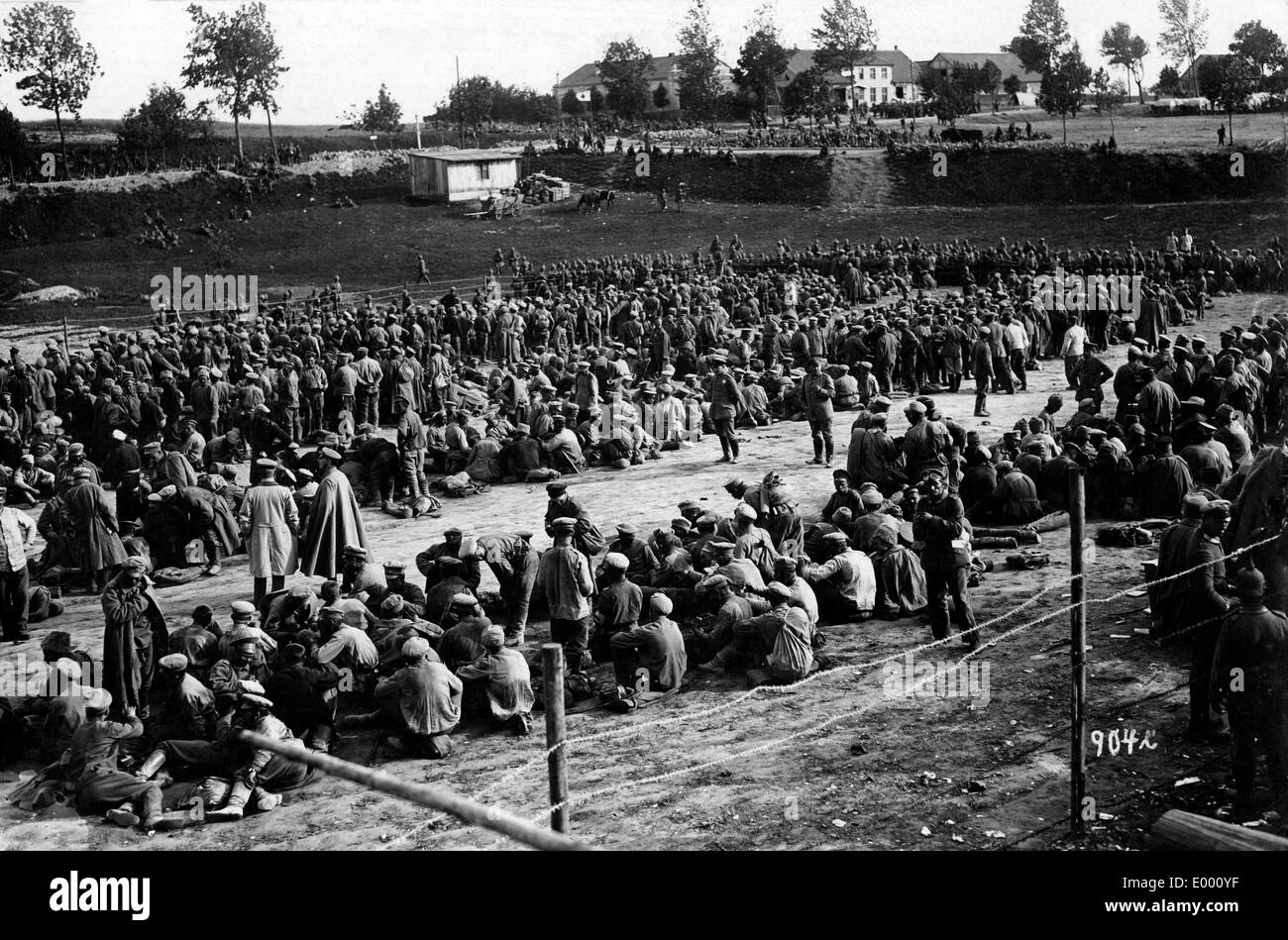 Prigionieri di guerra russi alimentato con acqua, 1915 Foto Stock