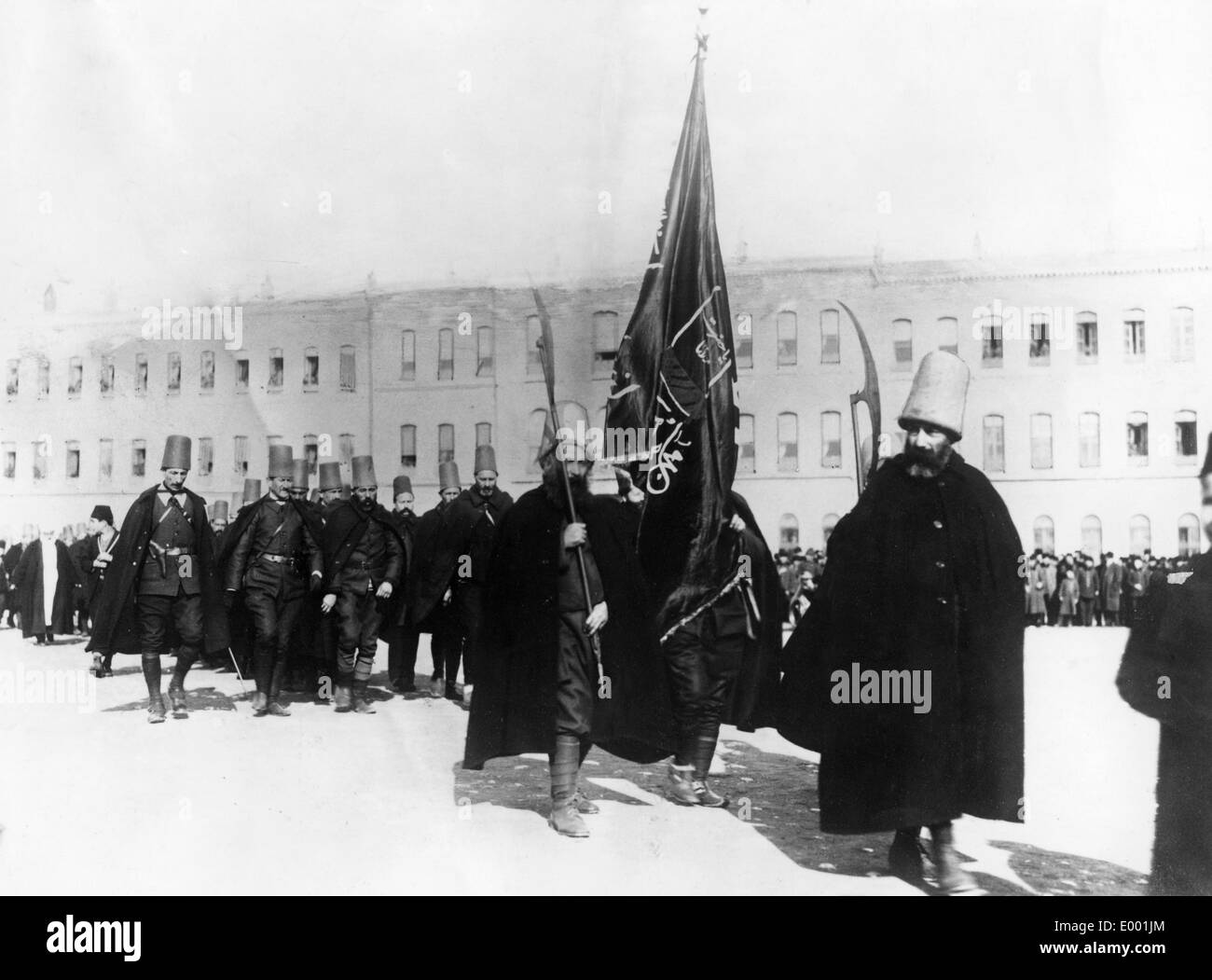 Corpo volontari della Mevlevi in Istanbul, 1914 Foto Stock