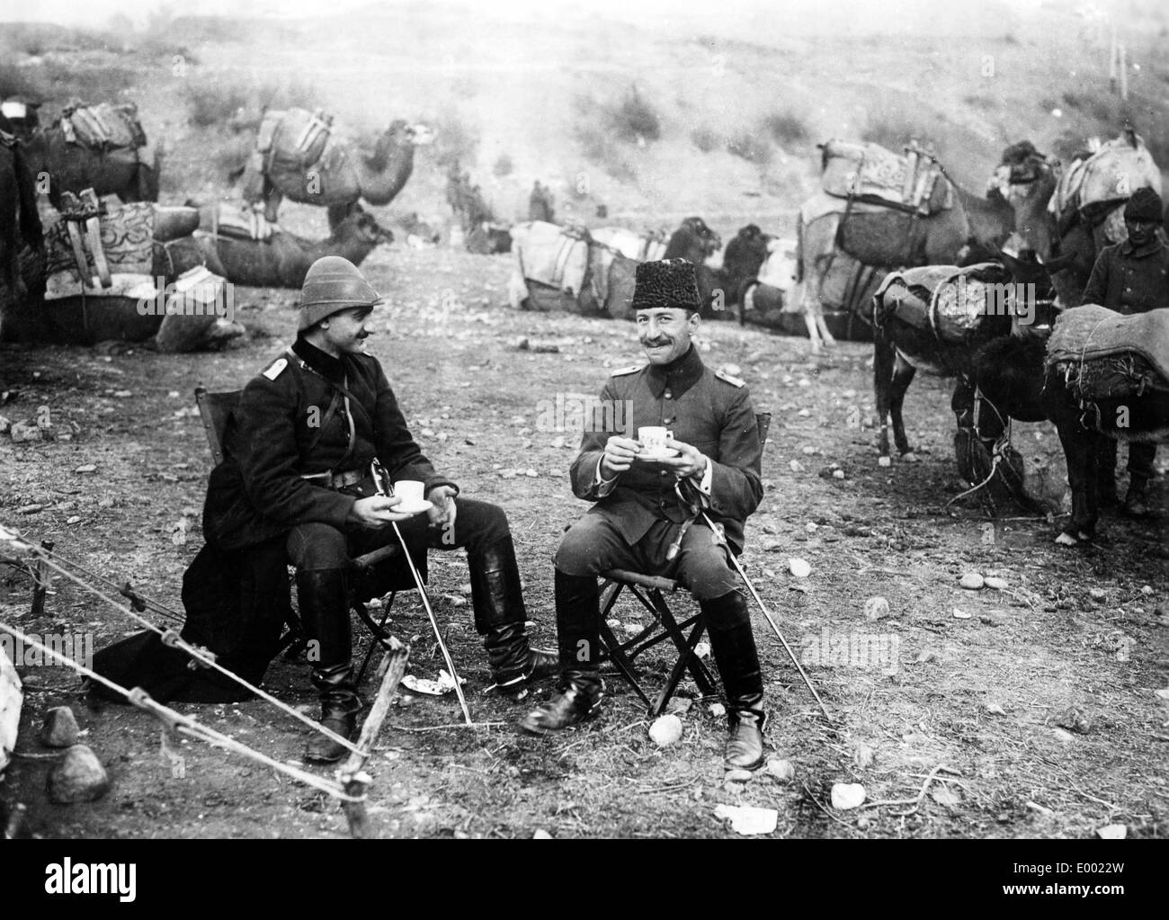 Funzionari turchi prendere una pausa caffè, 1915 Foto Stock