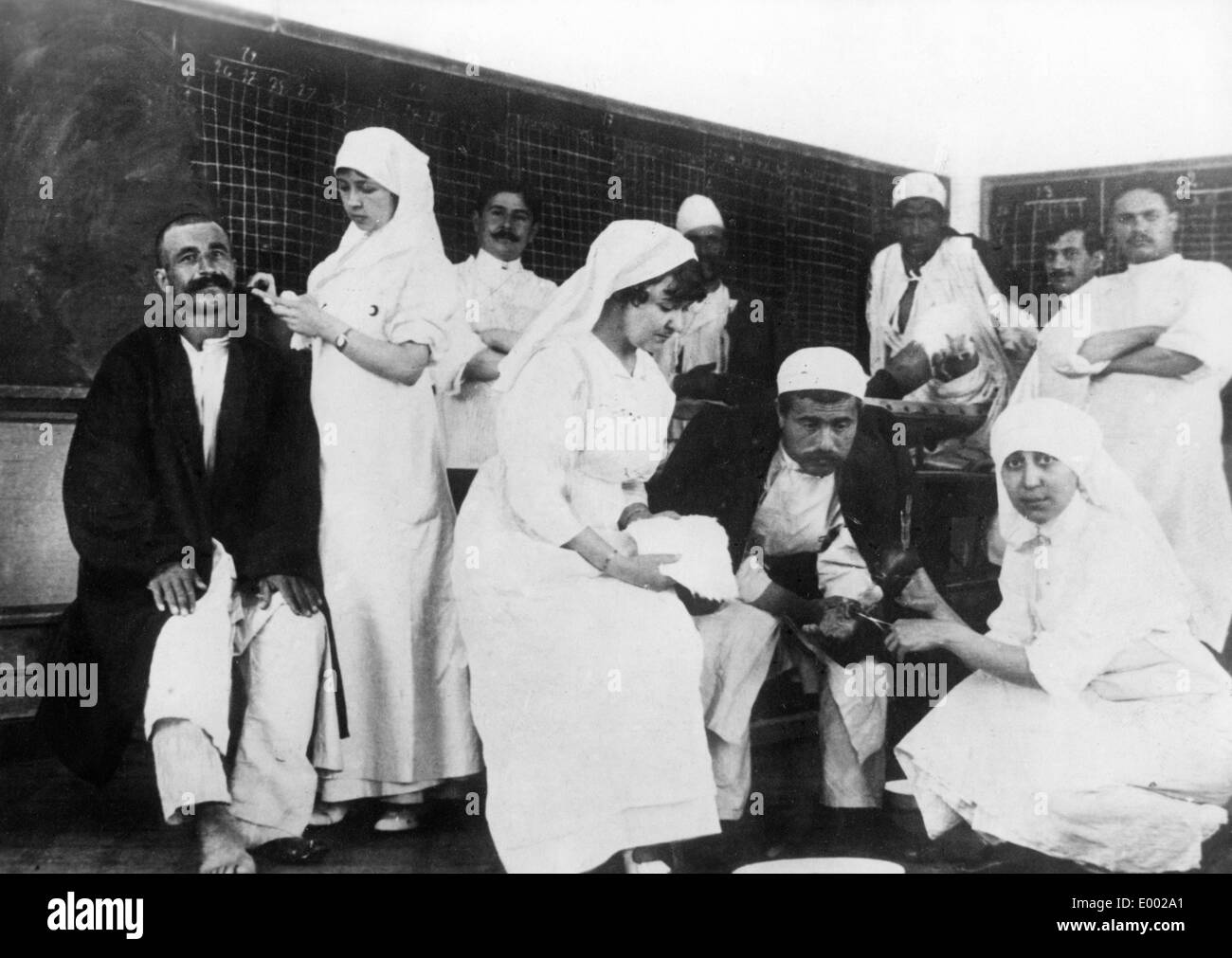 Medical orderlies durante il WW I, 1915 Foto Stock