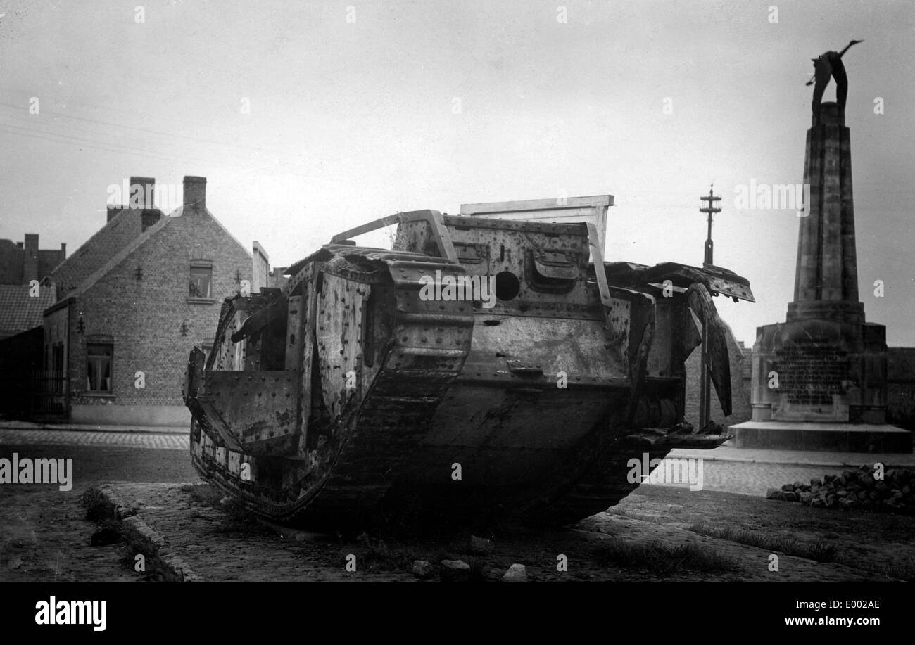 Serbatoio britannico Mark IV in Langemark - Poelkappelle dopo la Prima Guerra Mondiale Foto Stock