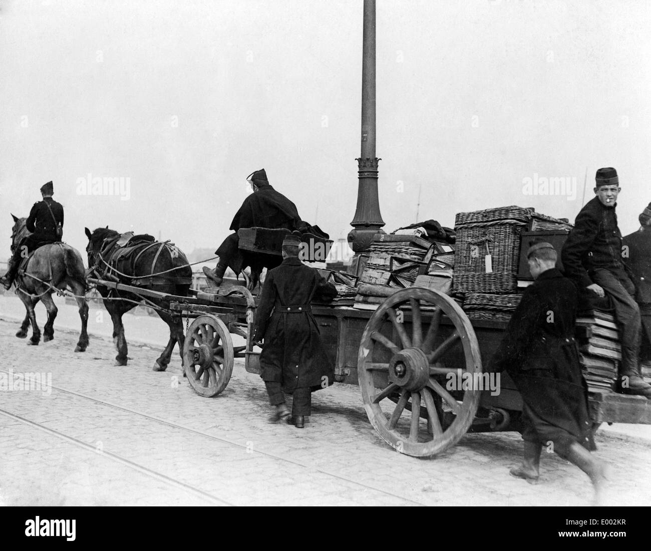 Trasferimento di file belga per la Francia, 1914 Foto Stock