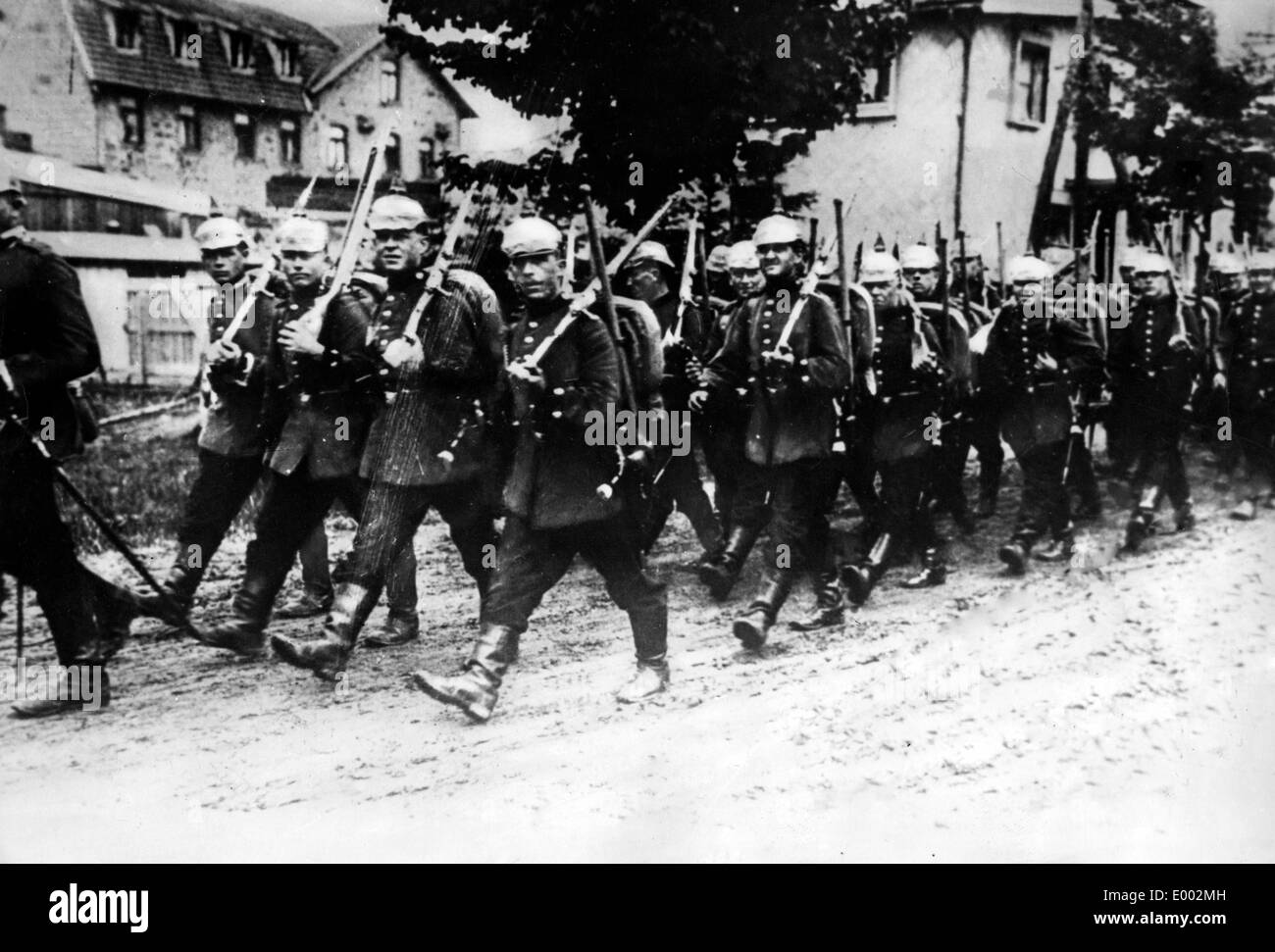 Truppe tedesche in avanzamento sul fronte occidentale, 1914 Foto Stock