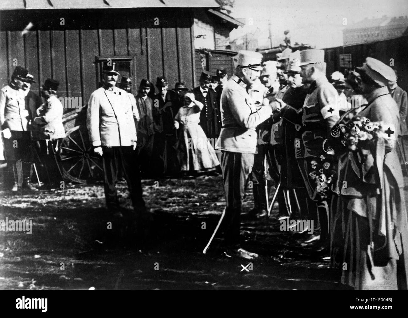 Arciduca Franz Salvator dice addio alla Croce Rossa personale, 1914 Foto Stock