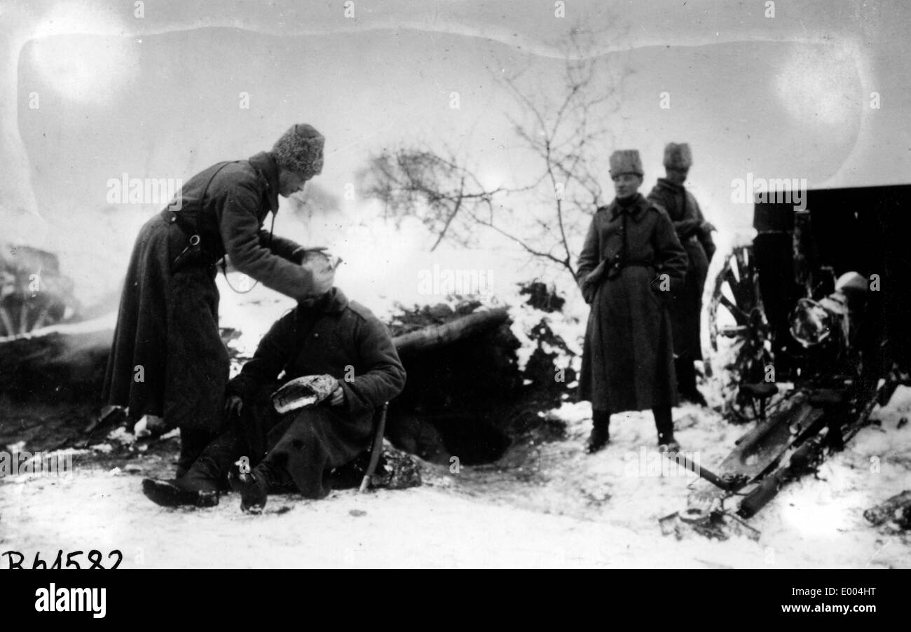 Artiglieria russa di posizione di sparo Foto Stock