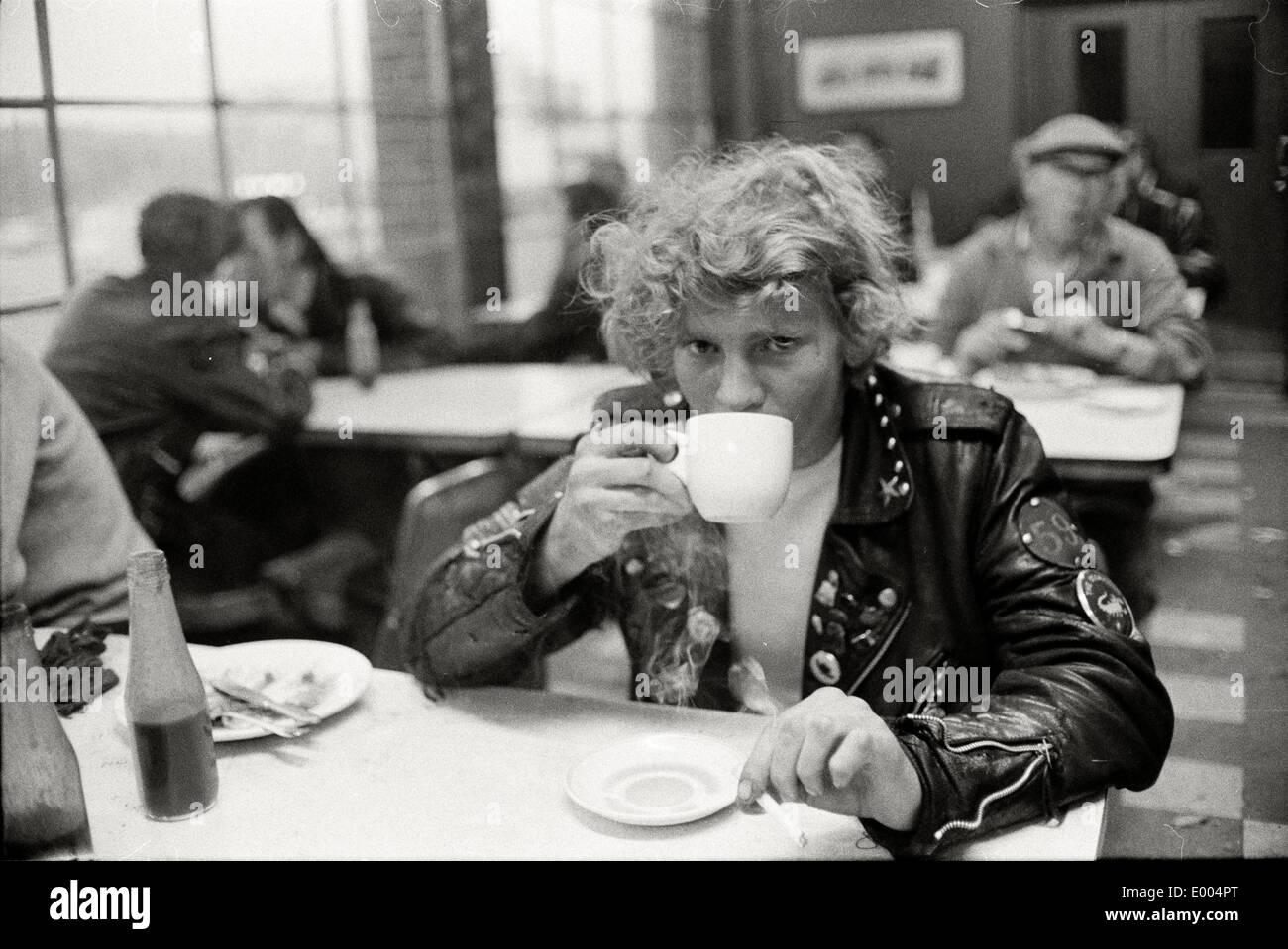 Giovane biker al 'Ace Cafe' di Londra, 1964 Foto Stock