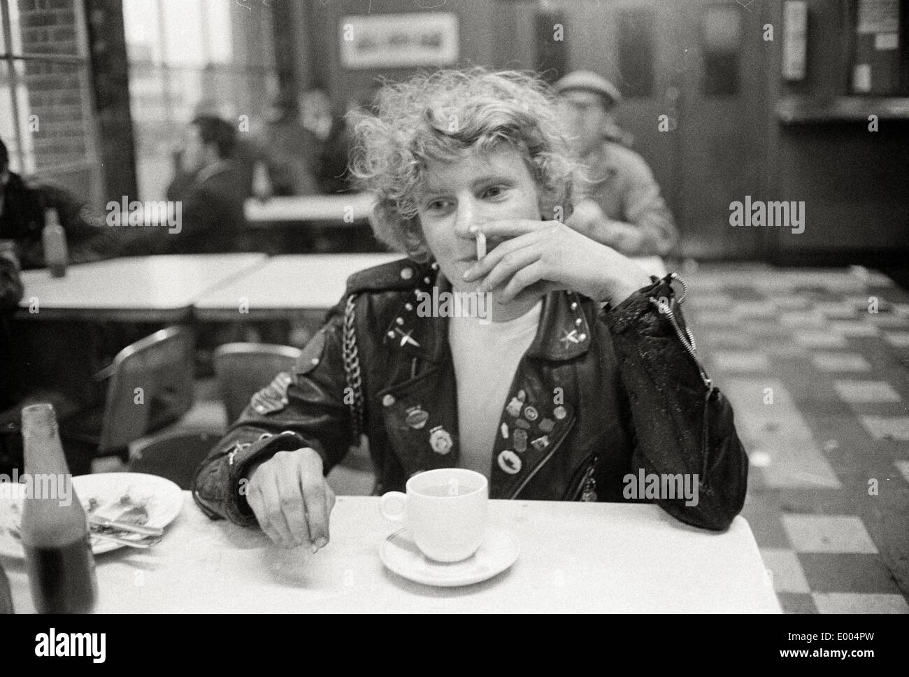 Giovane biker al 'Ace Cafe' di Londra, 1964 Foto Stock