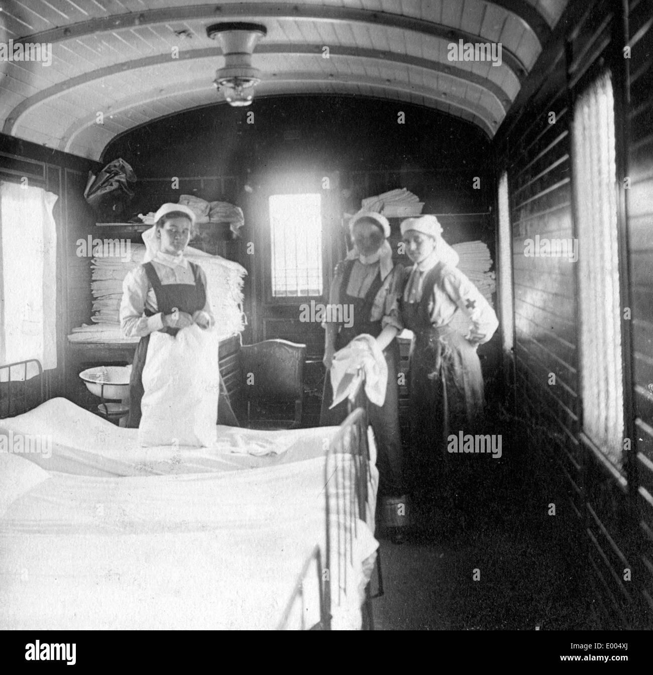 Gli infermieri in un ambulanza treno, 1915 Foto Stock