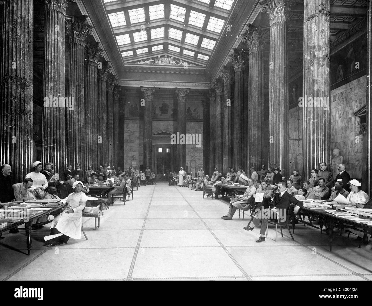 Trattamento medico nel Parlamento Viennese, 1915 Foto Stock
