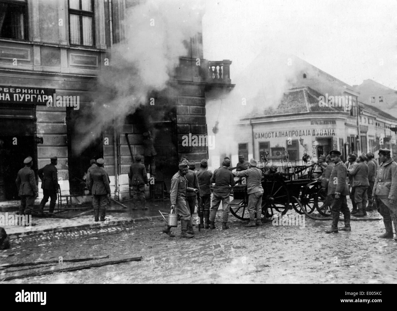 Incendio in Serbia, 1915 Foto Stock
