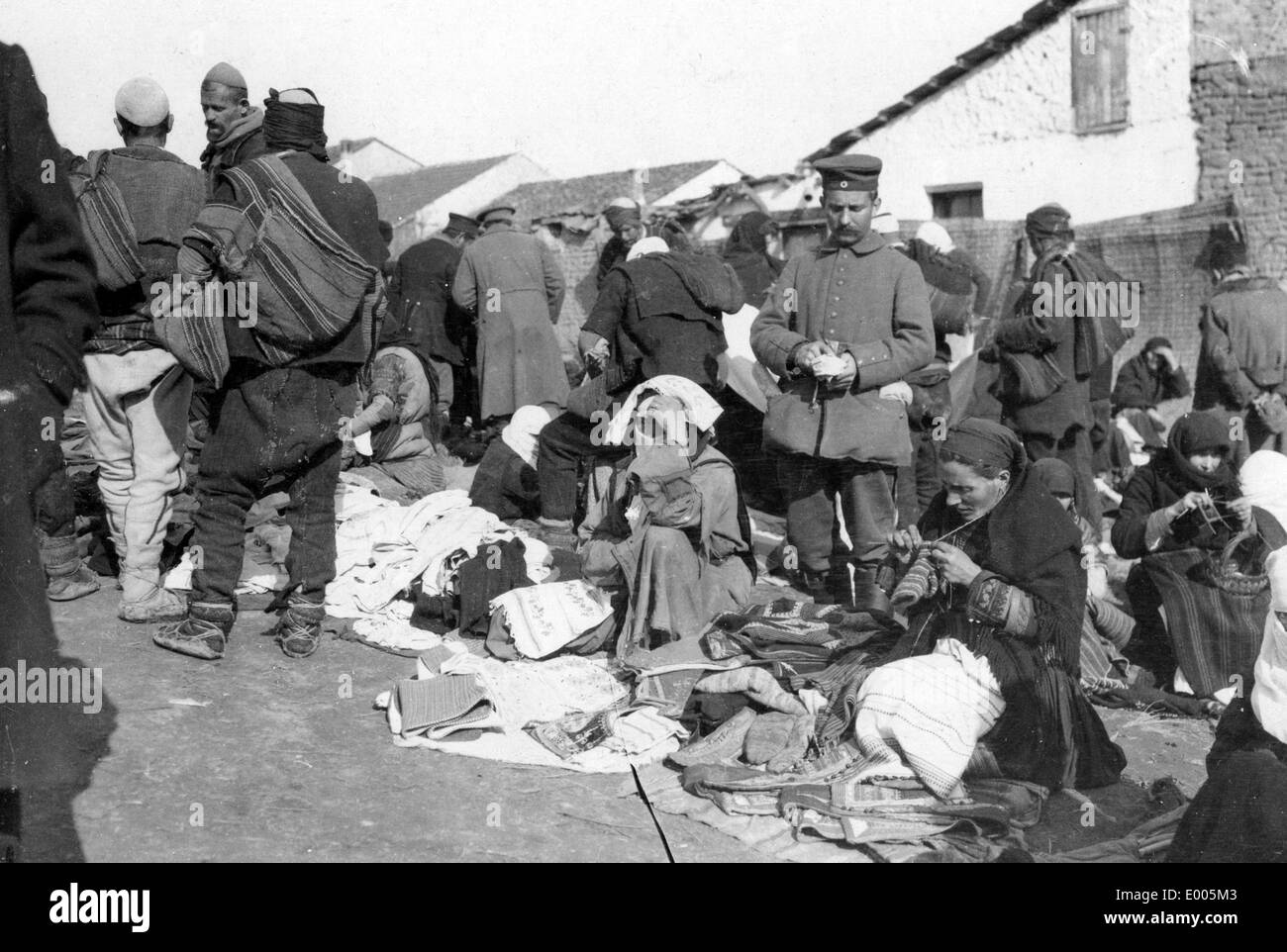 Tradeswomen in Serbia, 1916 Foto Stock