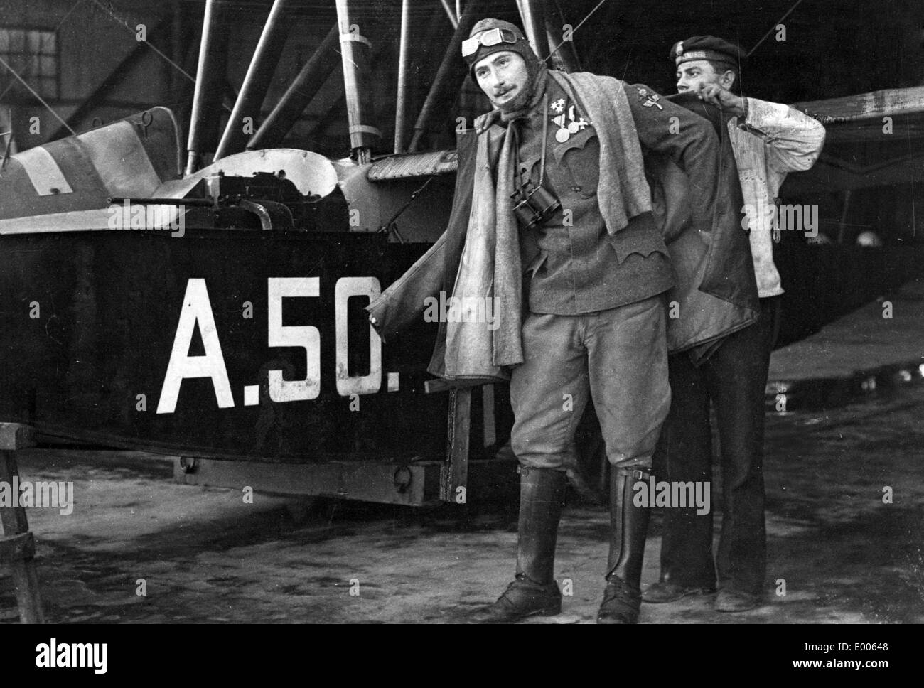 Austro-ungarico pilota di combattimento nella parte anteriore in Italia, 1918 Foto Stock