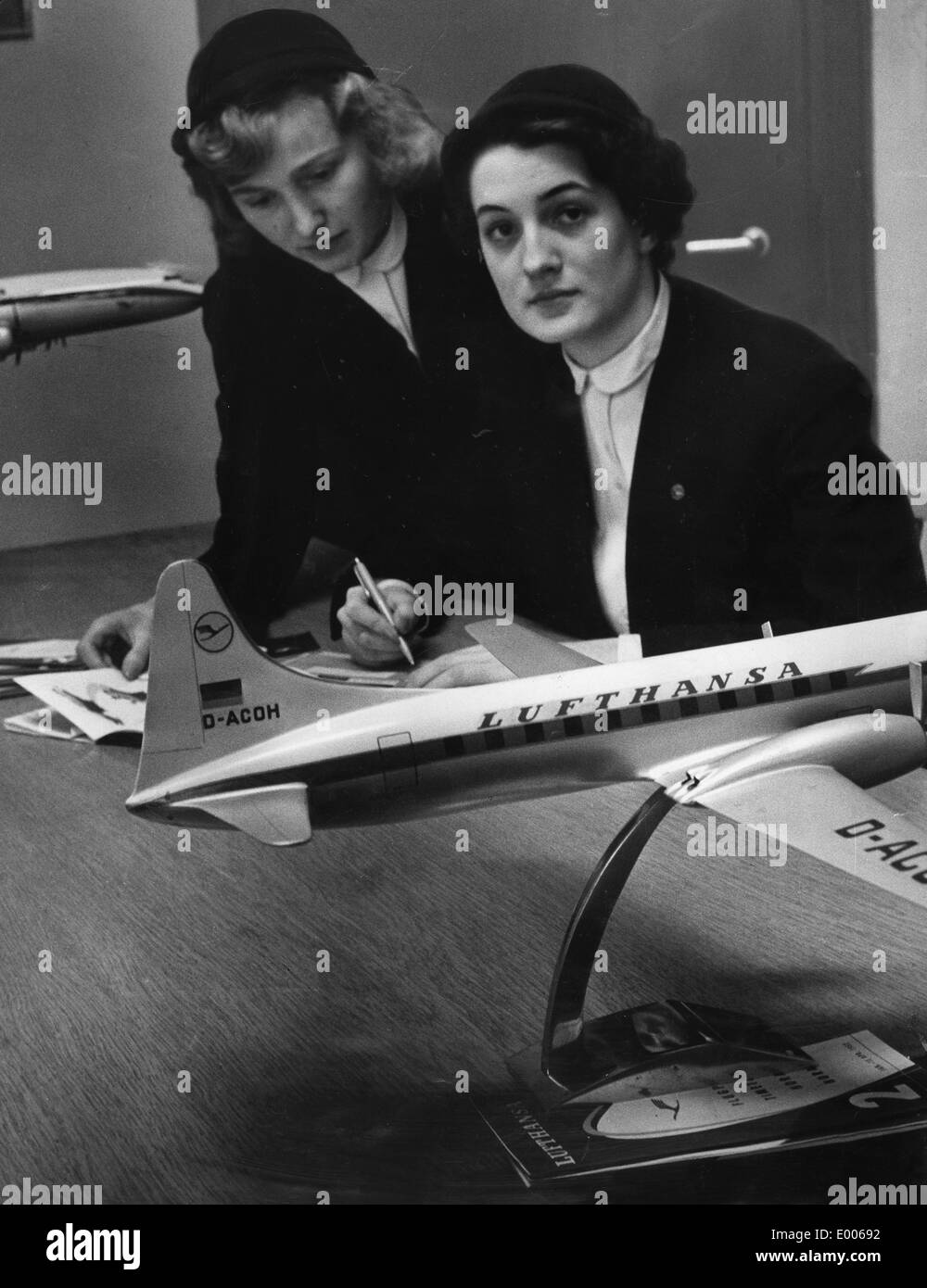 Gli assistenti di volo della Lufthansa, 1956 Foto Stock