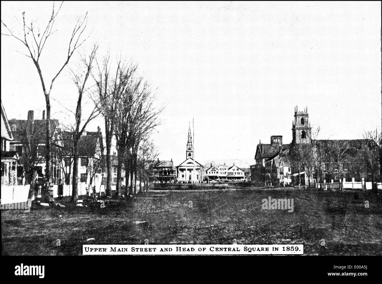 Una fotografia storica che mostra Main Street a Keene, New Hampshire, durante gli anni '1850 L'immagine mostra l'architettura della città, le chiese e le strade alberate, che riflettono la vita di metà del XIX secolo in questa città del New England. Foto Stock