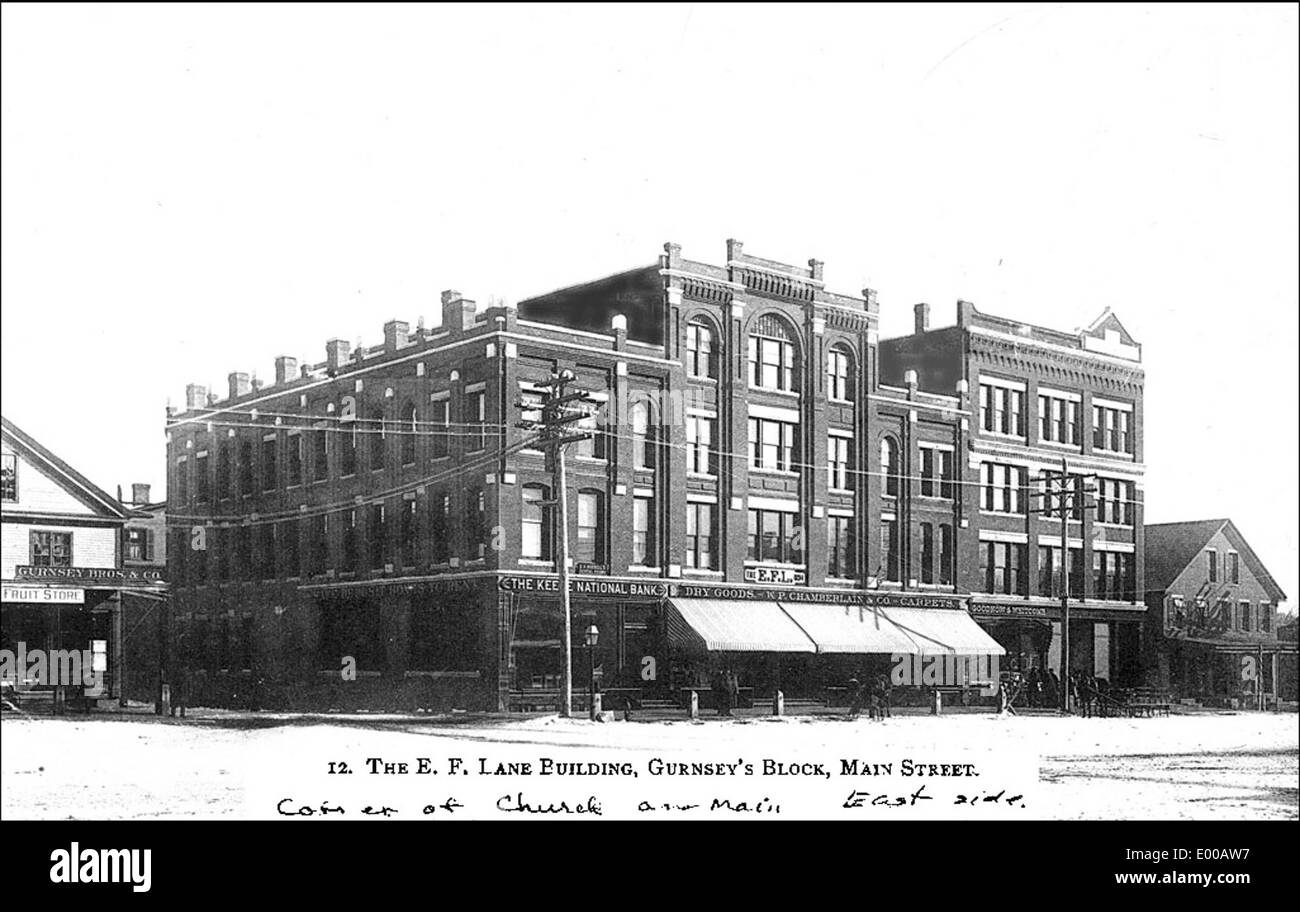 Questa fotografia cattura lo storico Gurnsey Block e il Lane Building sulla Main Street a Keene, New Hampshire. Questi edifici fanno parte del quartiere finanziario del centro di Keene, un fulcro del commercio e dell'architettura con un significato storico nell'area. Foto Stock