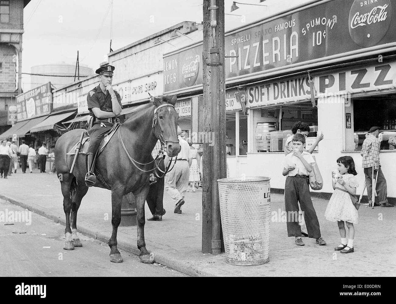 Un poliziotto montato su Coney Islanda Foto Stock
