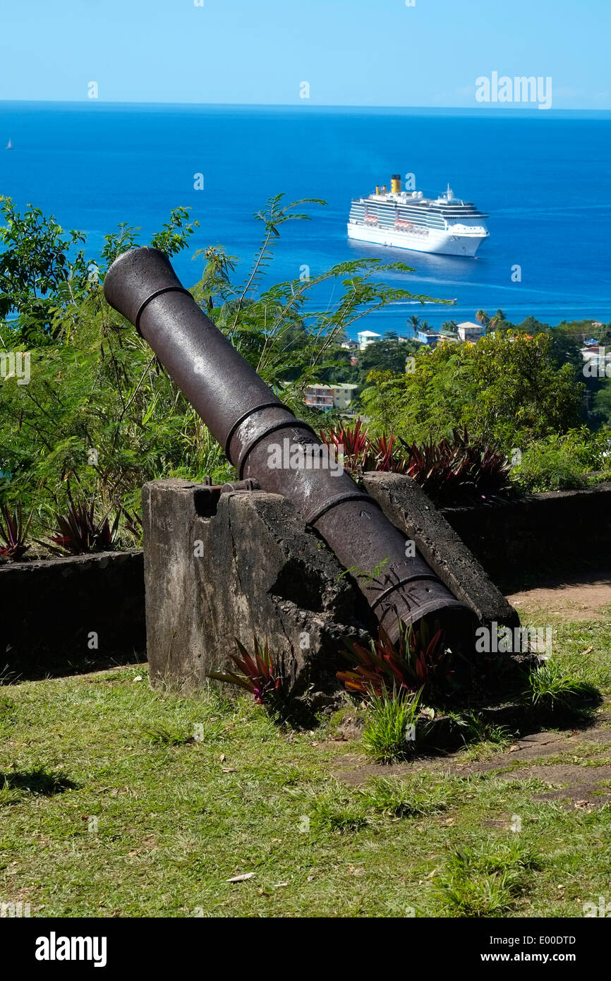 Morne Bruce si affacciano Roseau Dominica Nazione Mar dei Caraibi Isola Windward Foto Stock