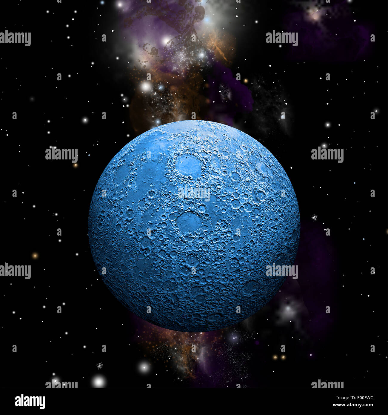 Artista della rappresentazione di un approccio fortemente cratered moon da solo nello spazio con una nebulosa in background. T Foto Stock