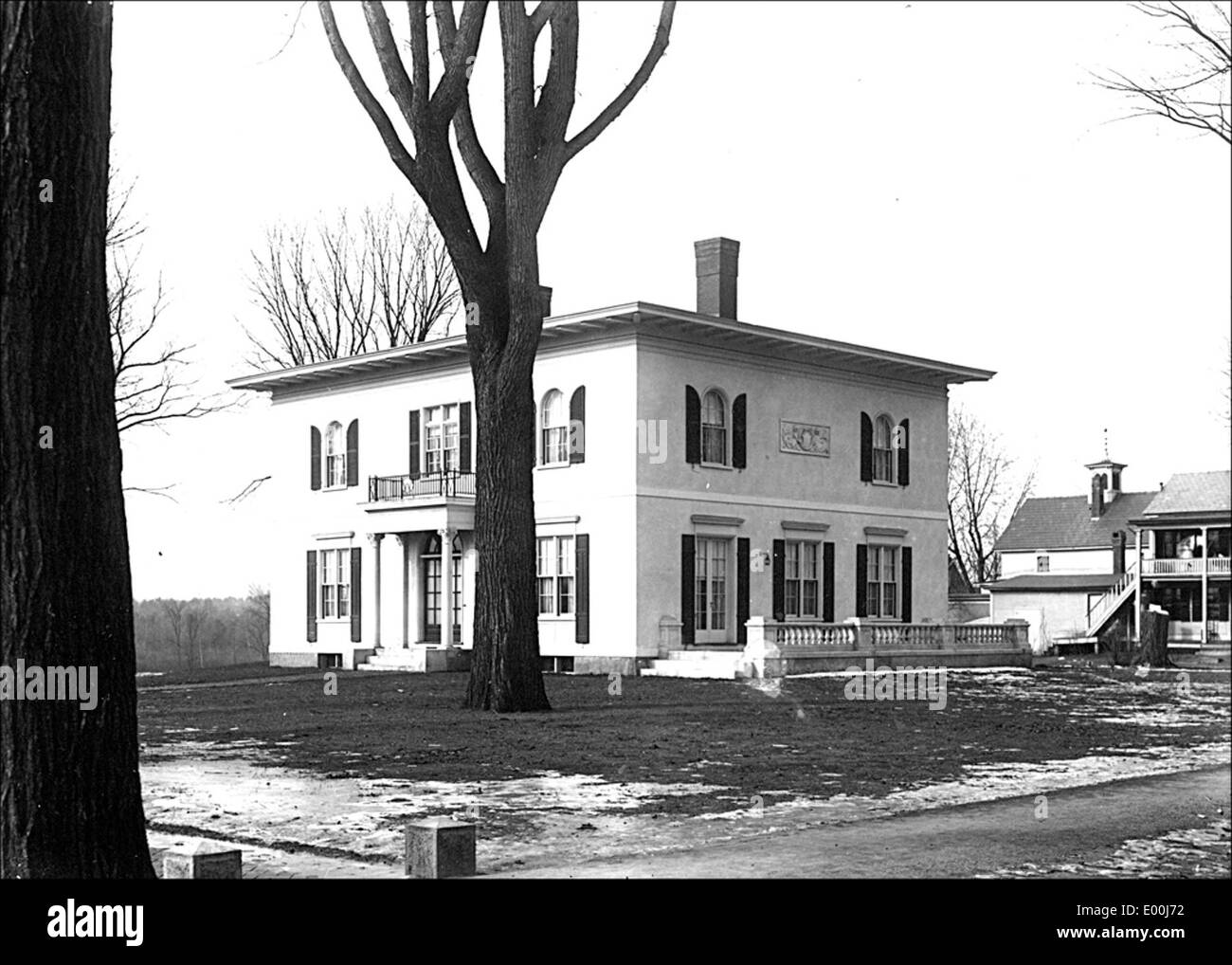 La Frank A. Wright House in Court Street a Keene, New Hampshire, è una residenza storica che mostra dettagli architettonici dell'inizio del XX secolo, che rappresenta il patrimonio locale di Keene. Foto Stock