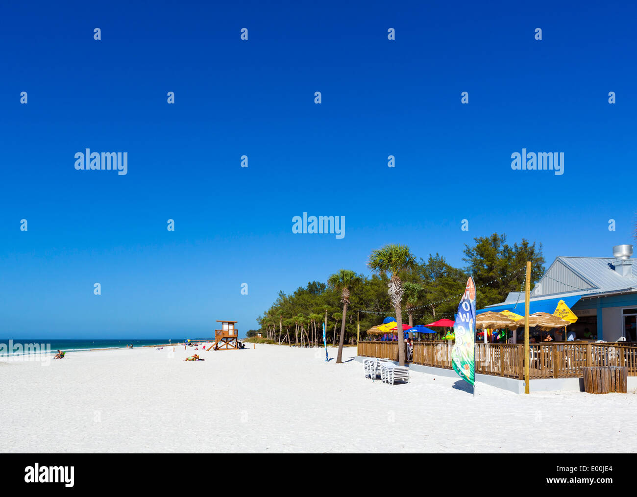 Il Beach bar sulla spiaggia Coquina, Bradenton Beach, Anna Maria Island, Manatee County, costa del Golfo della Florida, Stati Uniti d'America Foto Stock