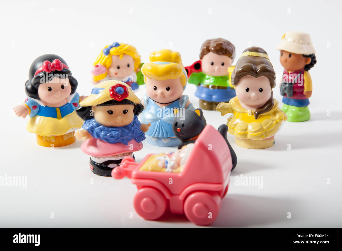 Il Fisher Price poca gente marca di giocattoli con la Disney princess Snow  White, Cenerentola e Belle la bella e la Bestia Foto stock - Alamy