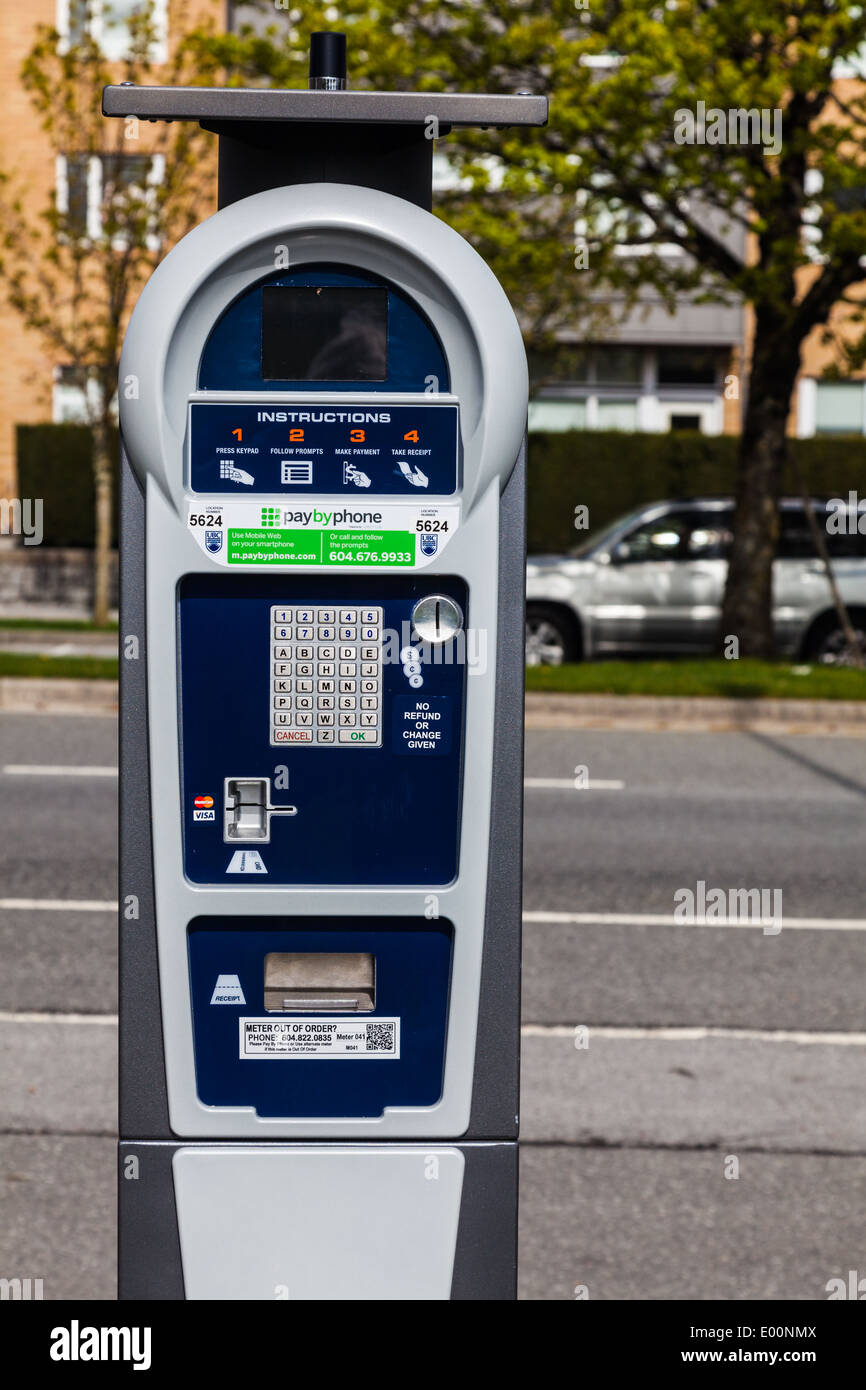 Alimentato con energia solare parcheggio dispensatore di voucher per le strade di Vancouver, Canada Foto Stock