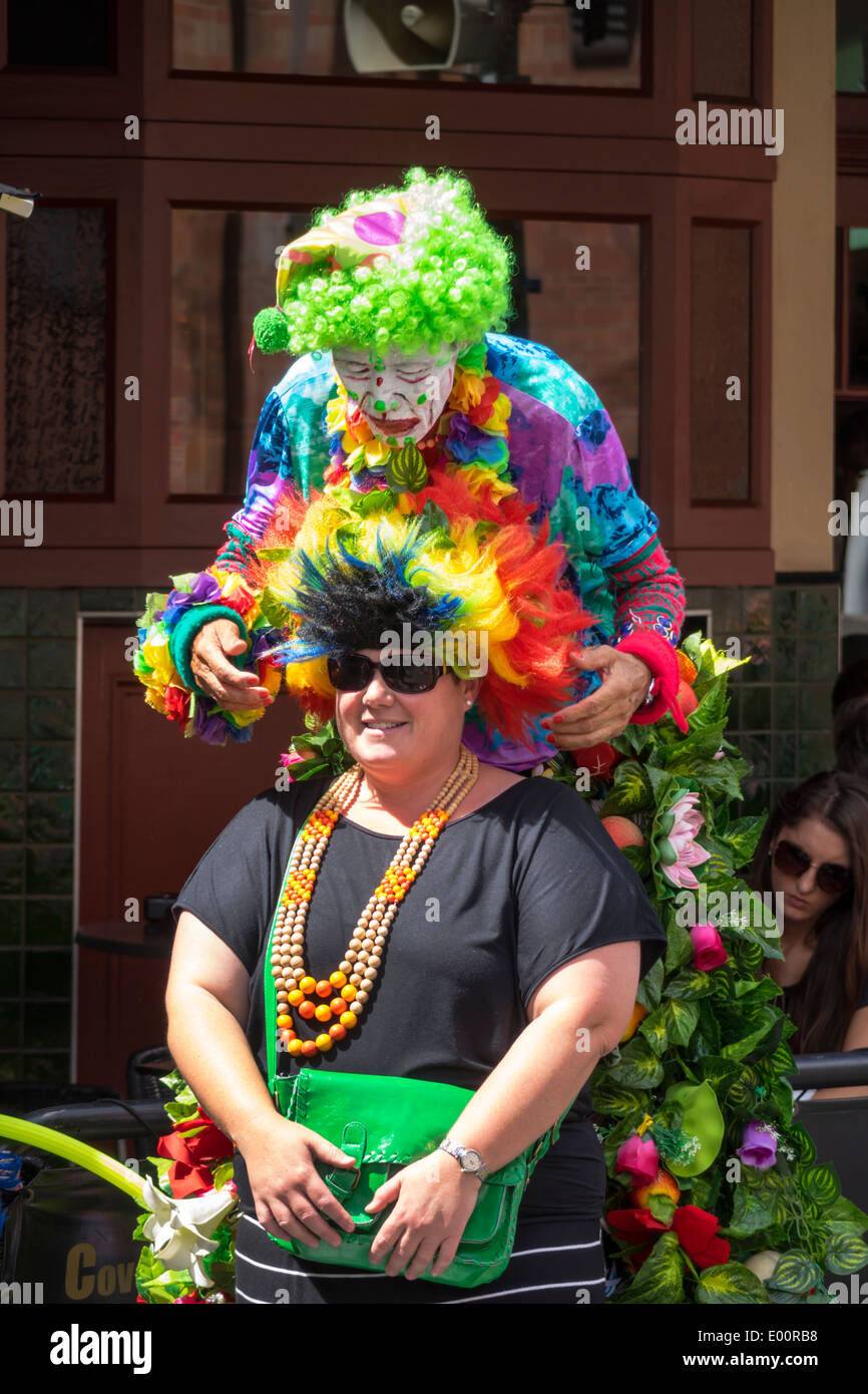 Sydney Australia,Haymarket,Chinatown,Dixon Street,Asian man men maschio,artist,performer,woman female women,posing,clown,busking,tip,AU140308178 Foto Stock