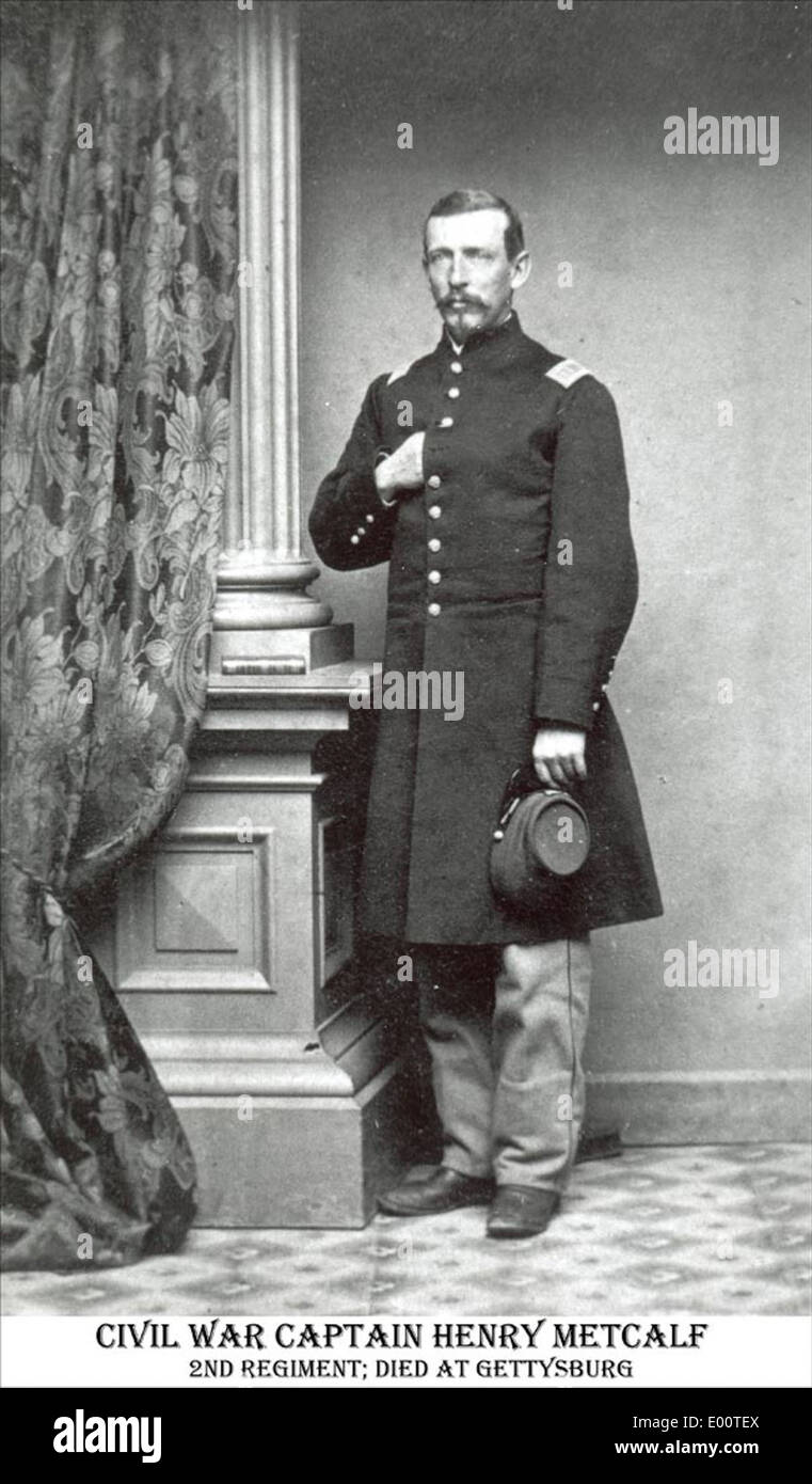 Il capitano Henry Metcalf, un soldato della guerra civile di Keene, New Hampshire, è raffigurato nella sua uniforme dell'esercito dell'Unione. La fotografia cattura il coraggio e l'impegno dei soldati durante la guerra civile americana. Foto Stock