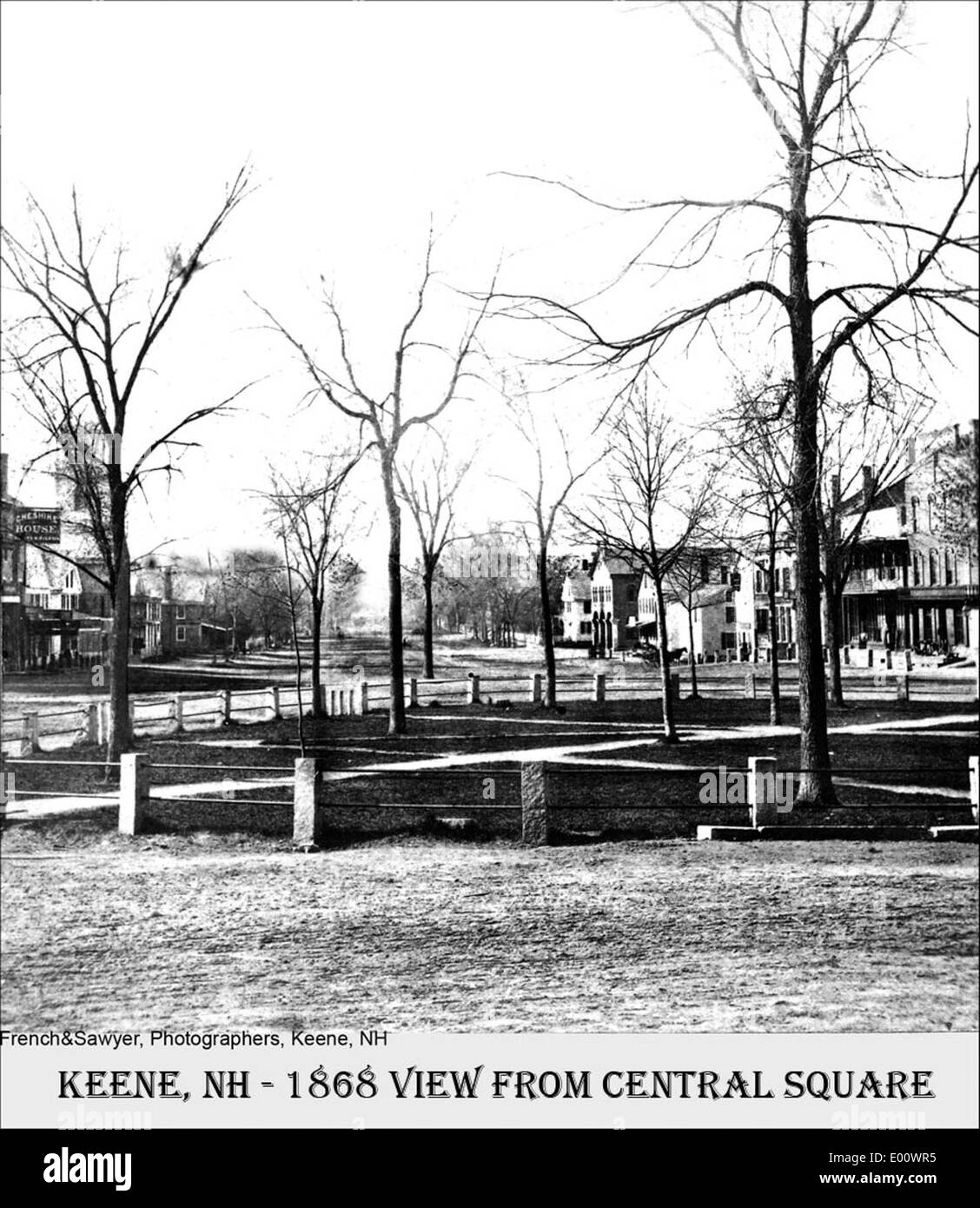 Main Street e Central Square a Keene, New Hampshire, sono in posizione centrale nel quartiere storico della città. Central Square, progettata da Daniel Sawyer, è un punto focale del commercio locale e dell'attività della comunità, riflettendo la storia architettonica e lo sviluppo urbano della città. Foto Stock