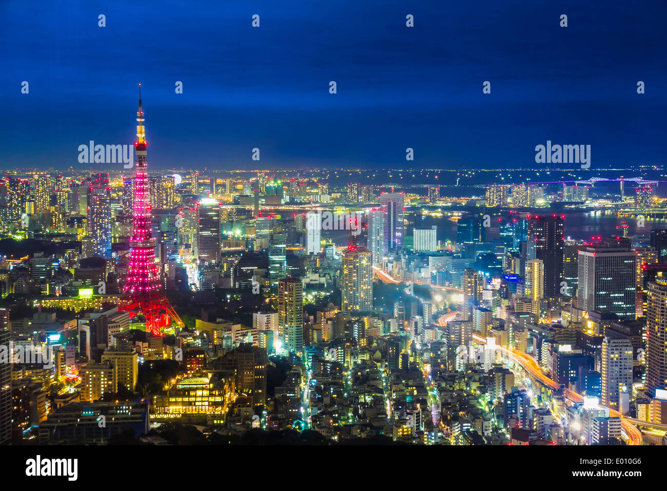 Tokyo cityscape scena di notte Foto Stock