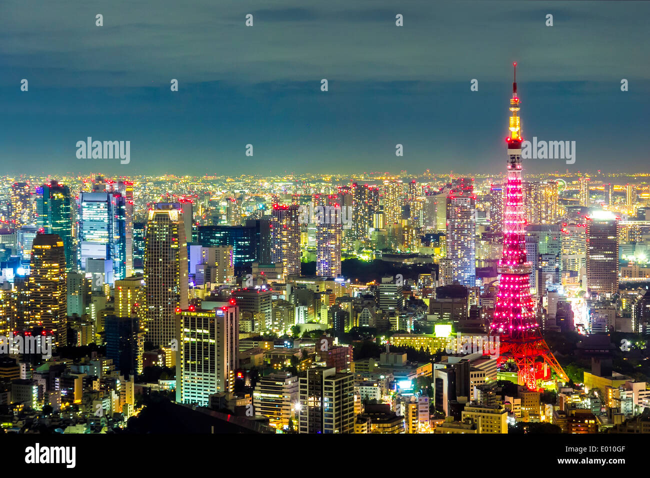 Tokyo cityscape scena di notte Foto Stock