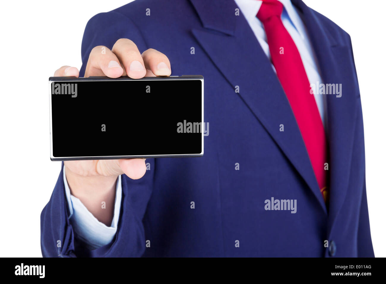Mostra di smartphone sul proprietario mano con schermo vuoto isolato su sfondo bianco Foto Stock