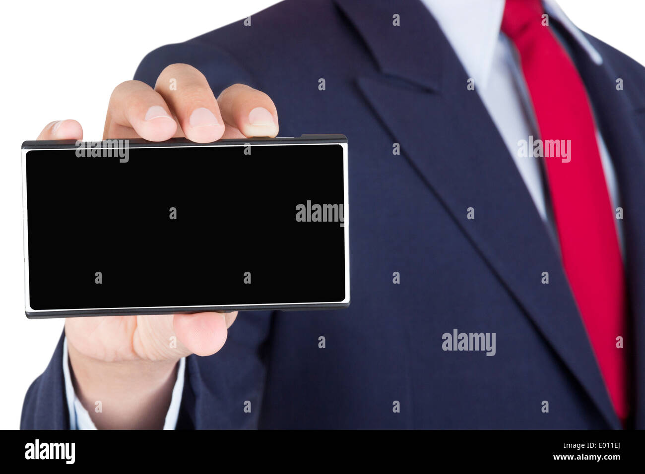 Mostra di smartphone sul proprietario mano con schermo vuoto isolato su sfondo bianco Foto Stock