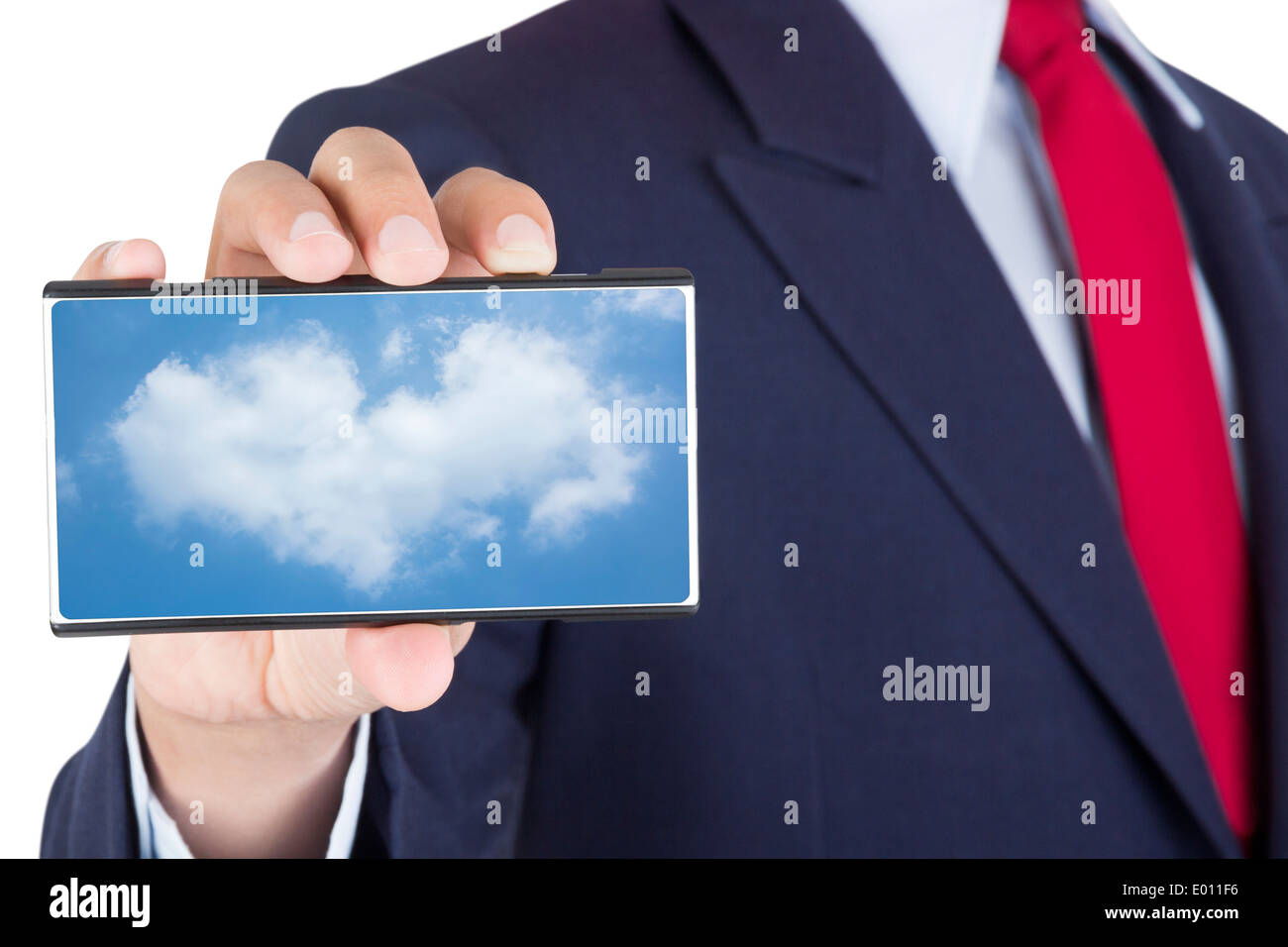 Mostra di smartphone sul proprietario mano con la tecnologia di cloud computing sullo schermo isolato su sfondo bianco Foto Stock