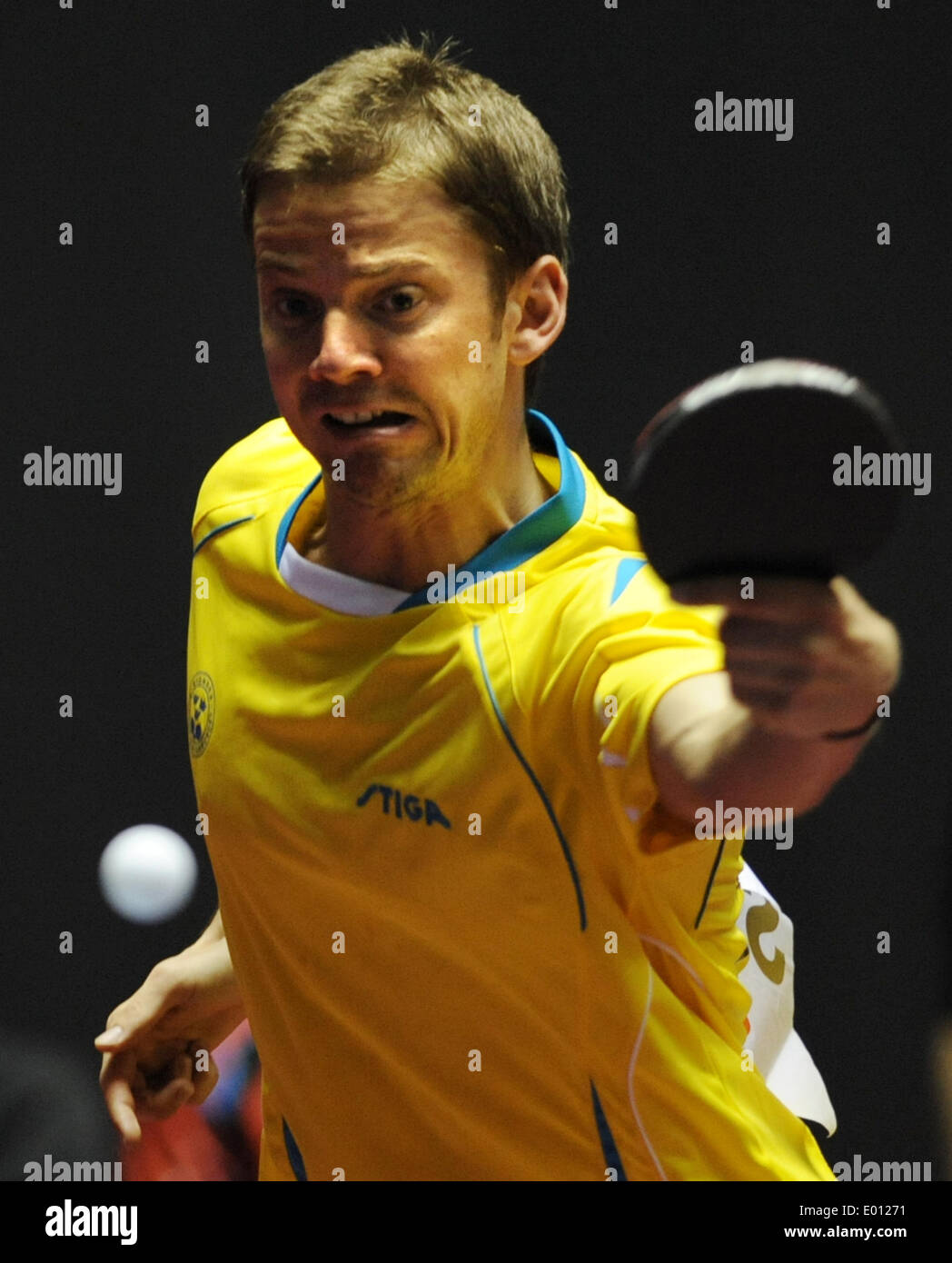 Tokyo, Giappone. 29 apr 2014. Gerell Par di Svezia restituisce la palla a Chuang Chih-Yuan di Taipei cinese durante il World Table Tennis Championships in Tokyo, Giappone, 29 aprile 2014. © Stringer/Xinhua/Alamy Live News Foto Stock