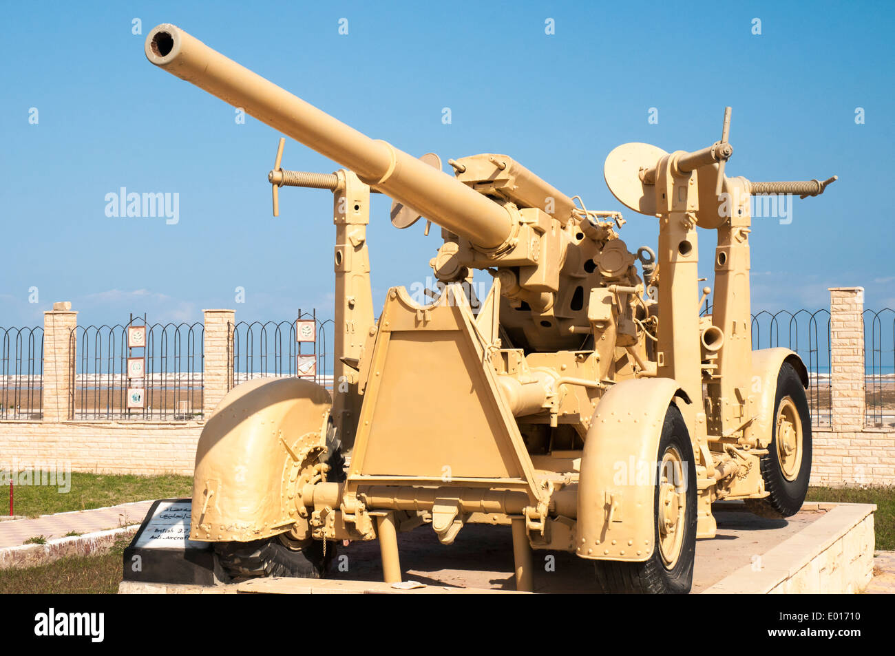 British anti-aerei pistola a El-Alamein Museo della Guerra, Egitto Foto Stock