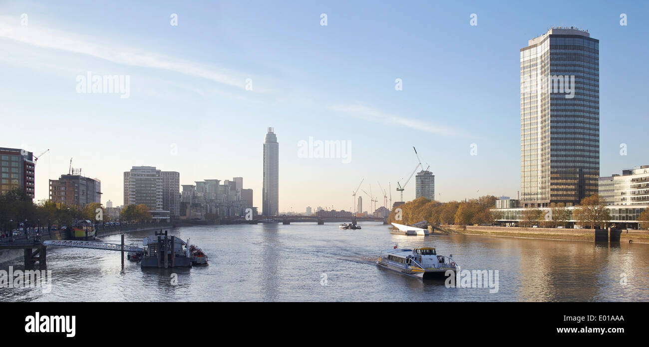 St George Wharf Tower, London, Regno Unito. Architetto: Broadway Malyan Limited, 2013. Foto Stock