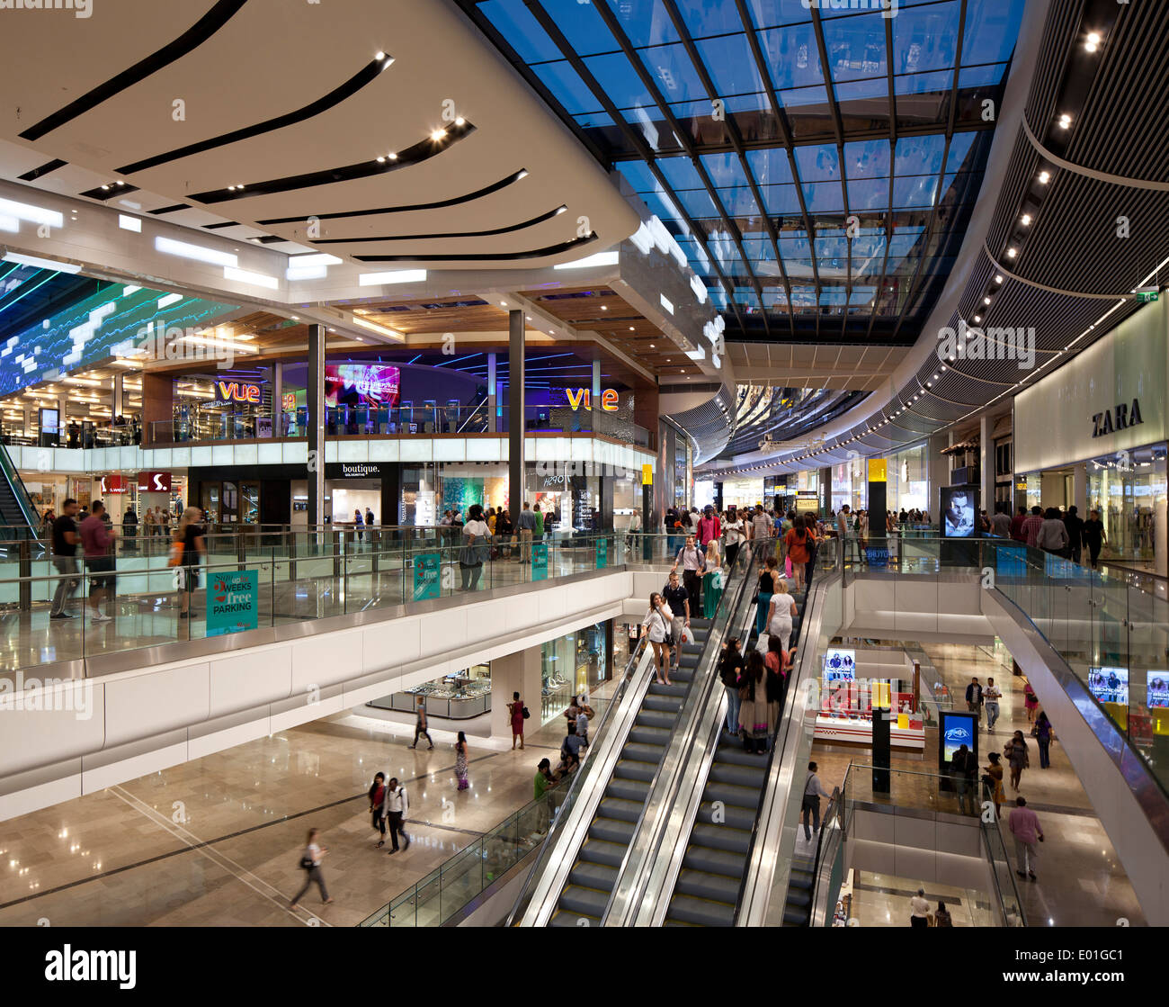 Crepuscolo, Westfield Stratford City, Olympic Park, London, Regno Unito Foto Stock