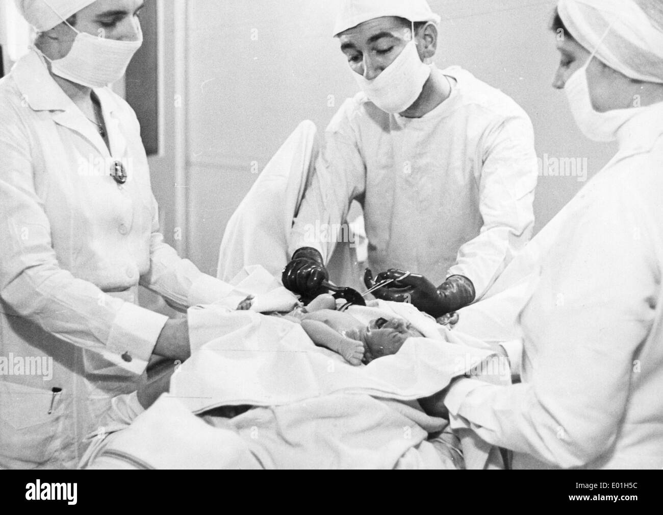 La nascita di un bambino, 1936 Foto Stock
