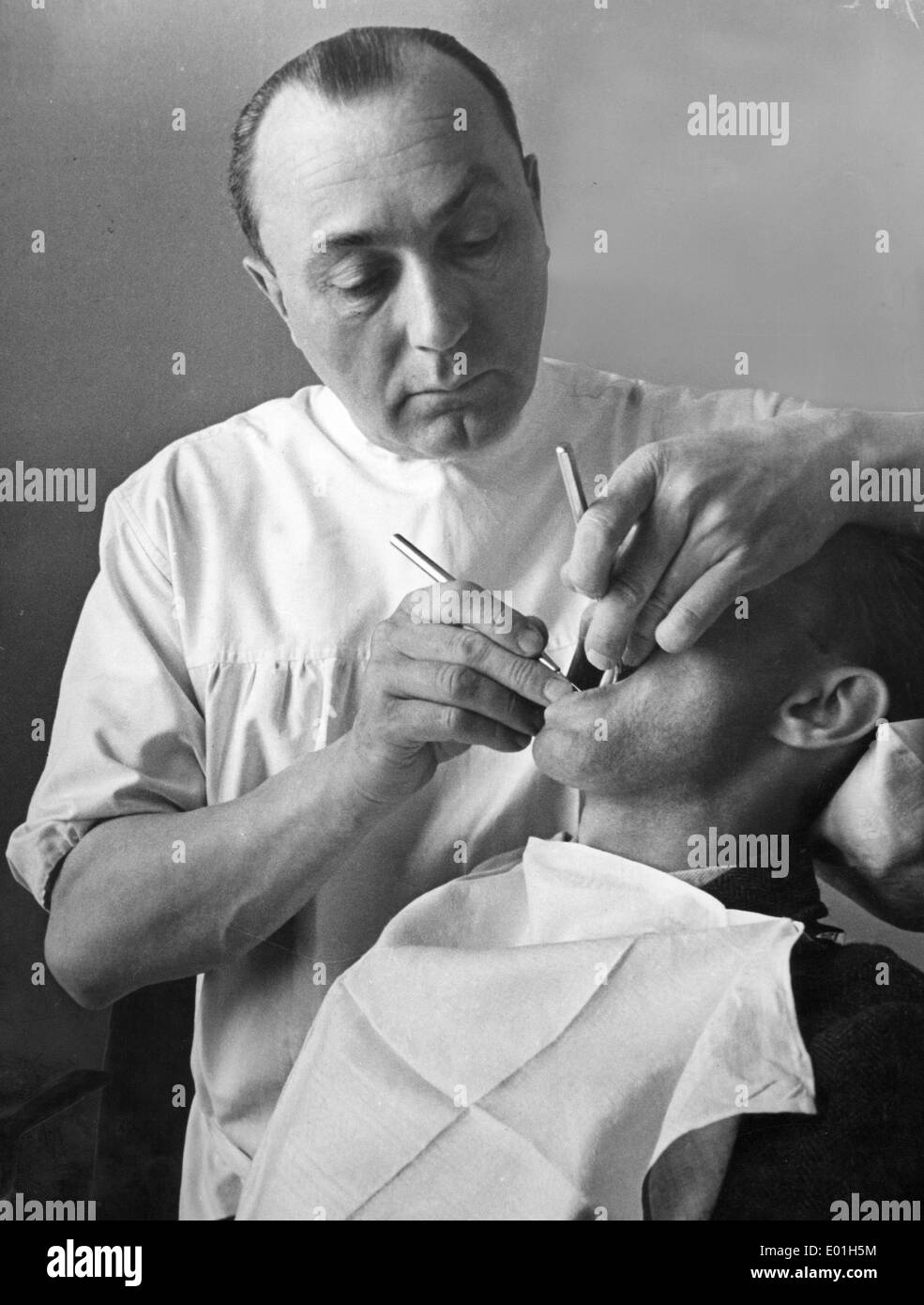 Trattamento presso il dentista, 1935 Foto Stock