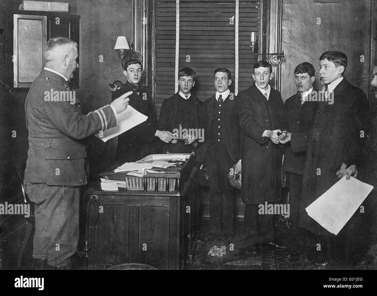 Prestazione di giuramento delle reclute britannica, 1914 Foto Stock