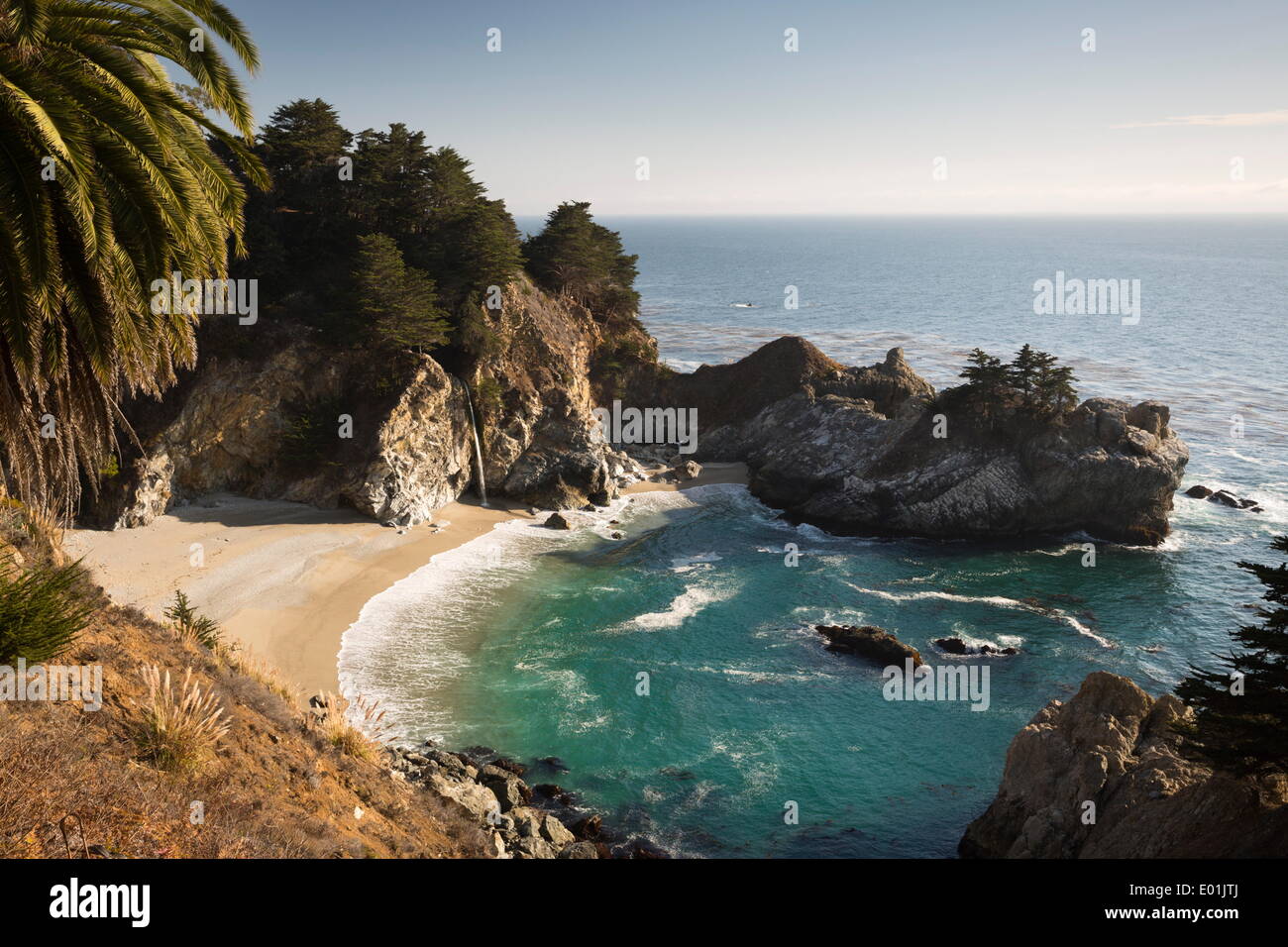 McWay cade, Julia Pfeiffer Burns State Park, Big Sur, Monterey County, California, Stati Uniti d'America, America del Nord Foto Stock