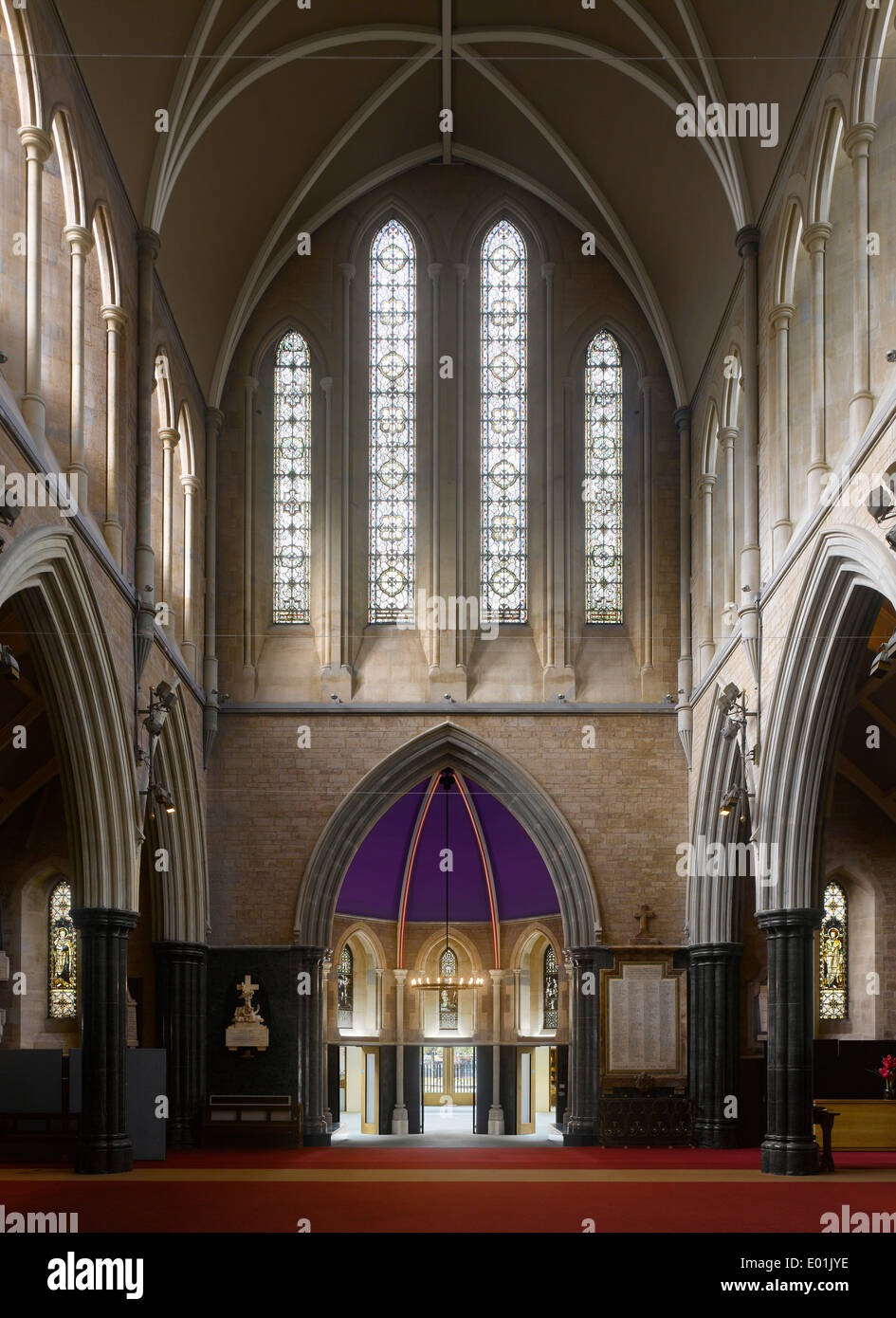 Chiesa di San Paolo alla modernizzazione, Hammersmith, London, Regno Unito. Battistero. Lavori di rinnovo da Richard Griffiths architetti. Foto Stock