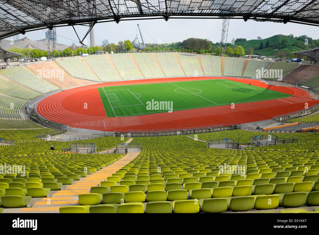 Interno dell'ex Stadio Olimpico al Parco Olimpico di Monaco di Baviera Baviera Germania Foto Stock