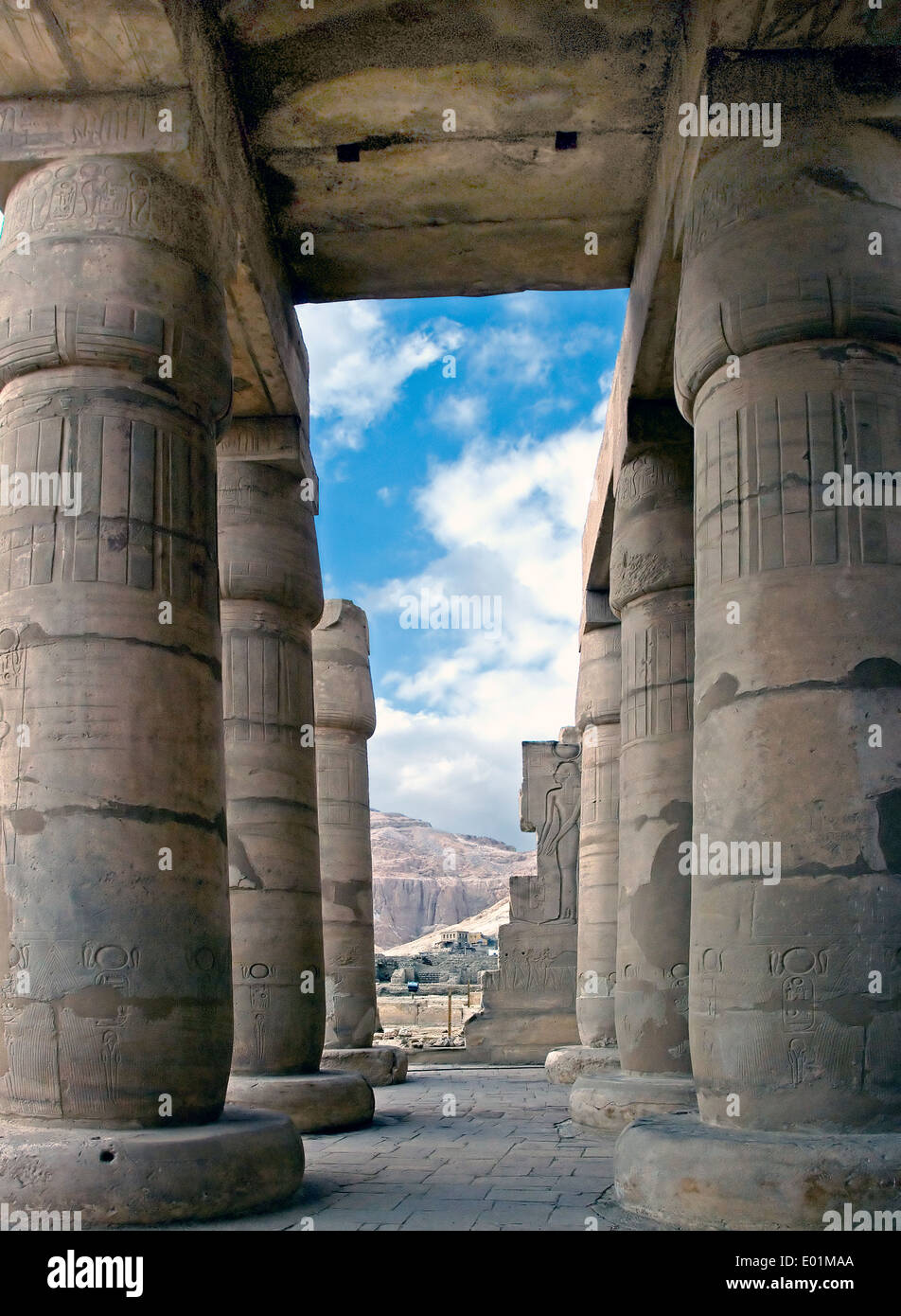 Ramesseum : il tempio funerario del faraone Ramses II il Grande(1303-1213 A.C. XIX dyn.). Il hypostyle hall. Foto Stock