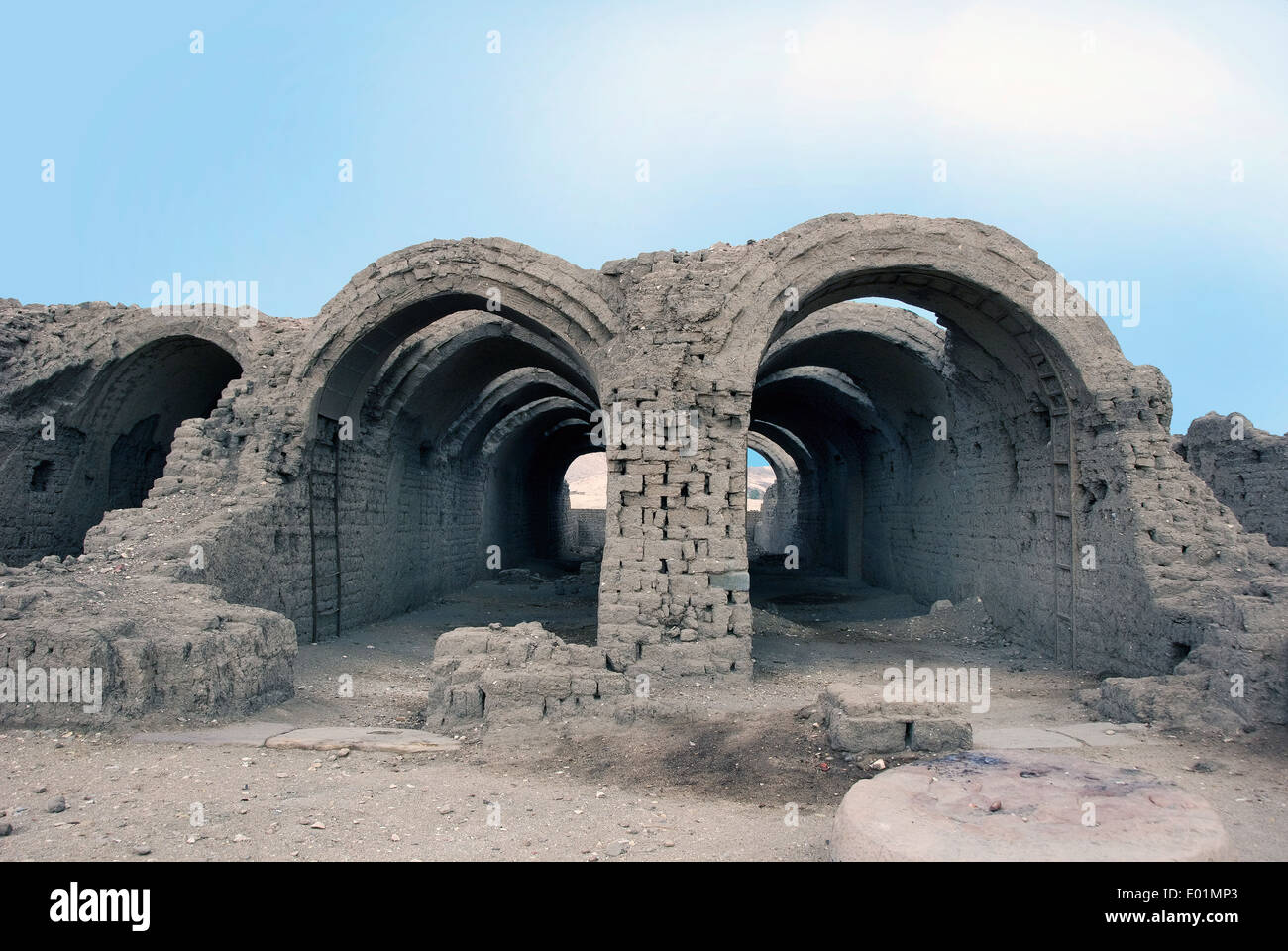 Ramesseum : il tempio funerario del faraone Ramses II il Grande(1303-1213 A.C. XIX dyn.). I magazzini. Foto Stock