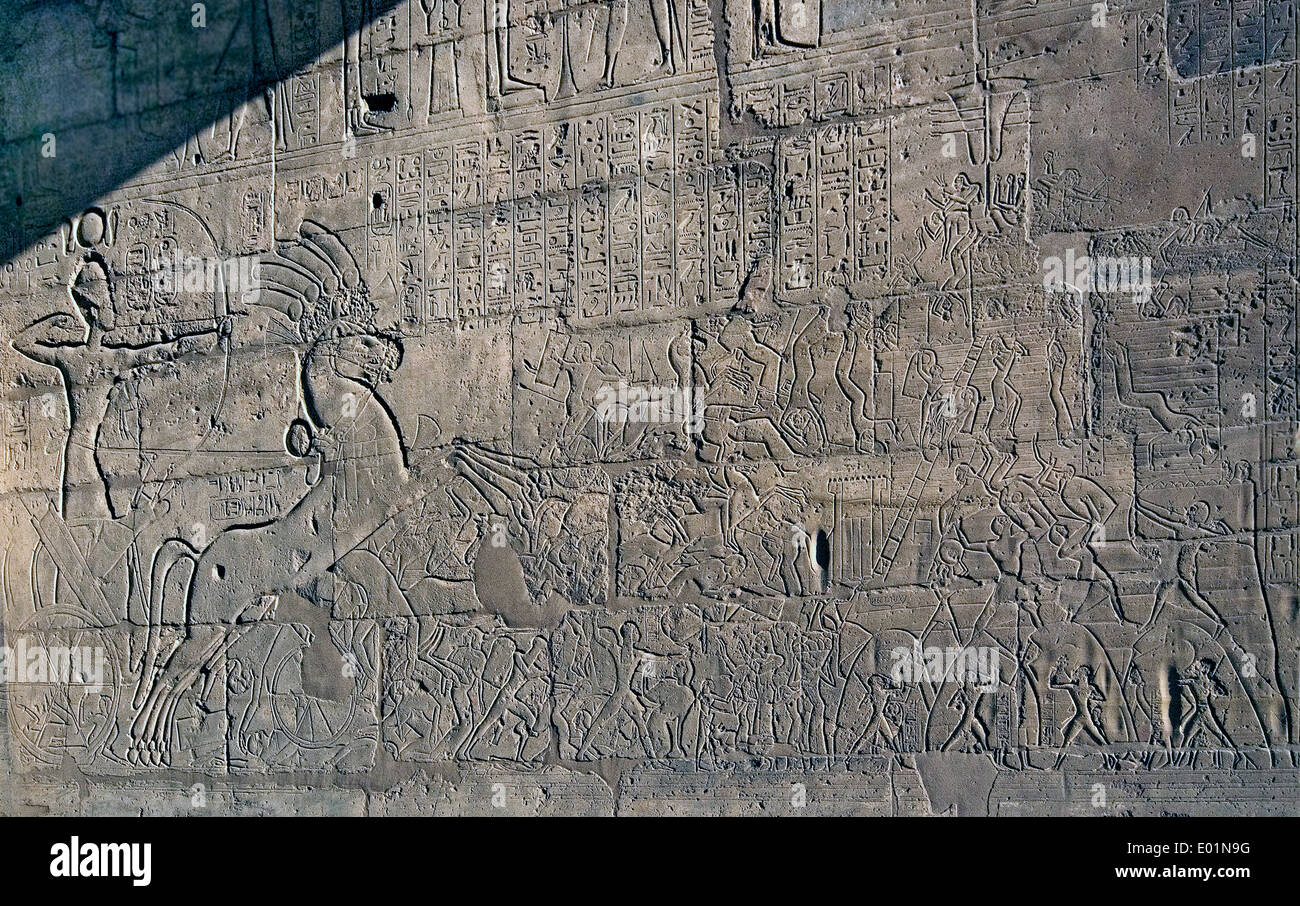 Ramesseum : il tempio funerario del faraone Ramses II il Grande(1303-1213 A.C. XIX dyn.). La battaglia di Kadesh. Foto Stock