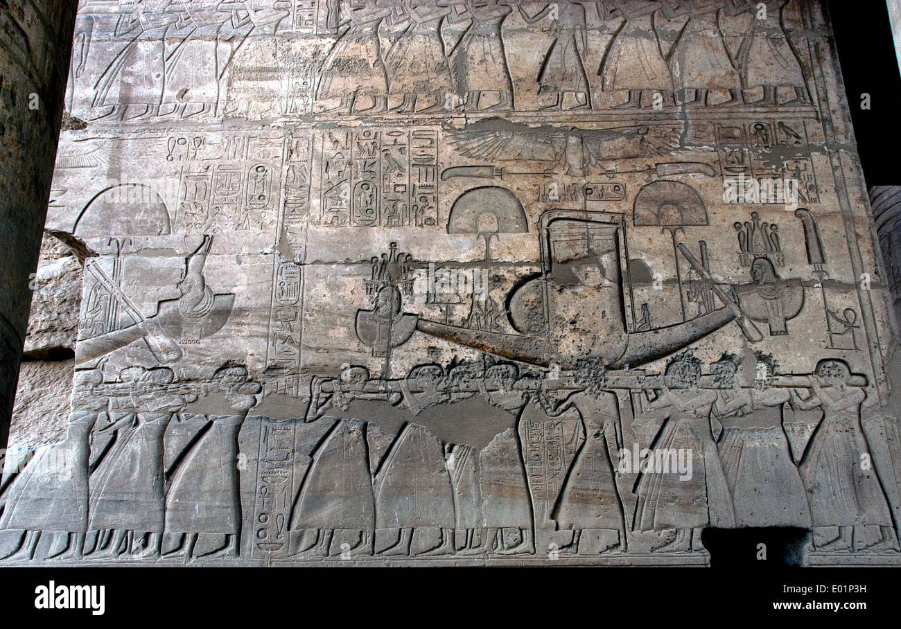 Ramesseum : il tempio funerario del faraone Ramses II il Grande(1303-1213 A.C. XIX dyn.). Il sacro barca. Foto Stock