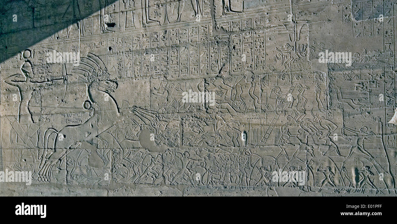 Ramesseum : il tempio funerario del faraone Ramses II il Grande(1303-1213 A.C. XIX dyn.). La battaglia di Kadesh. Foto Stock